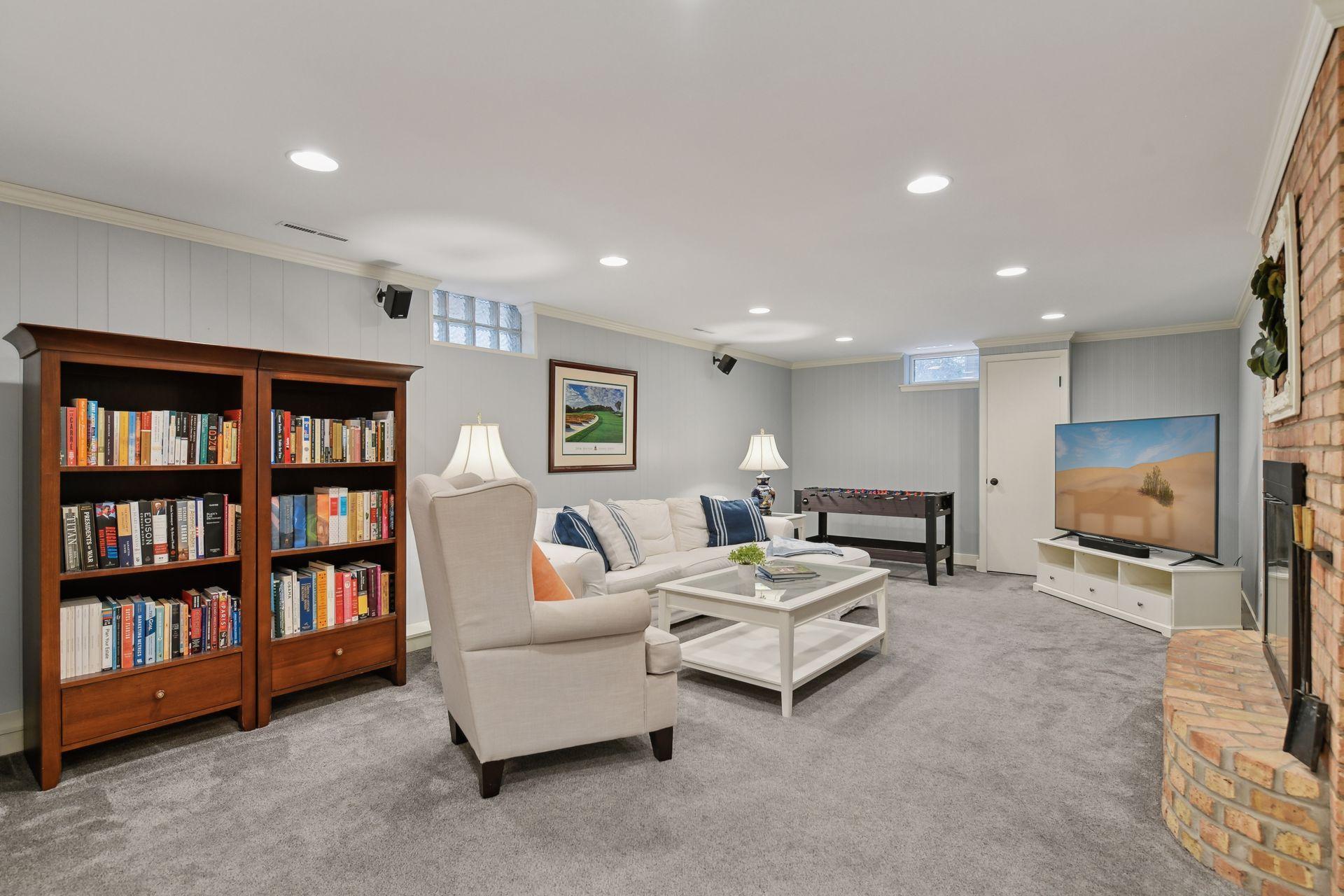 3840 Honeysuckle Road