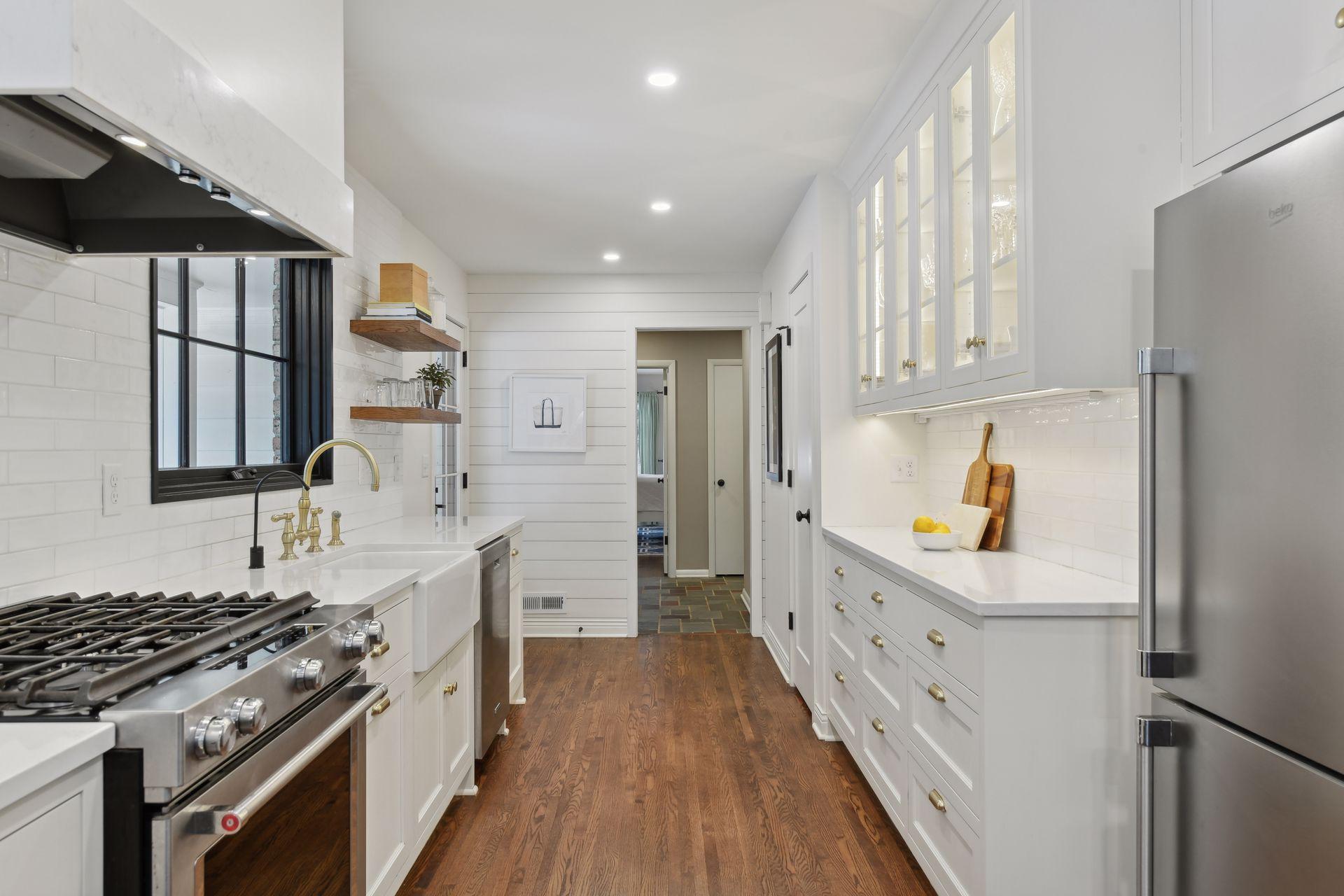 3840 Honeysuckle Road