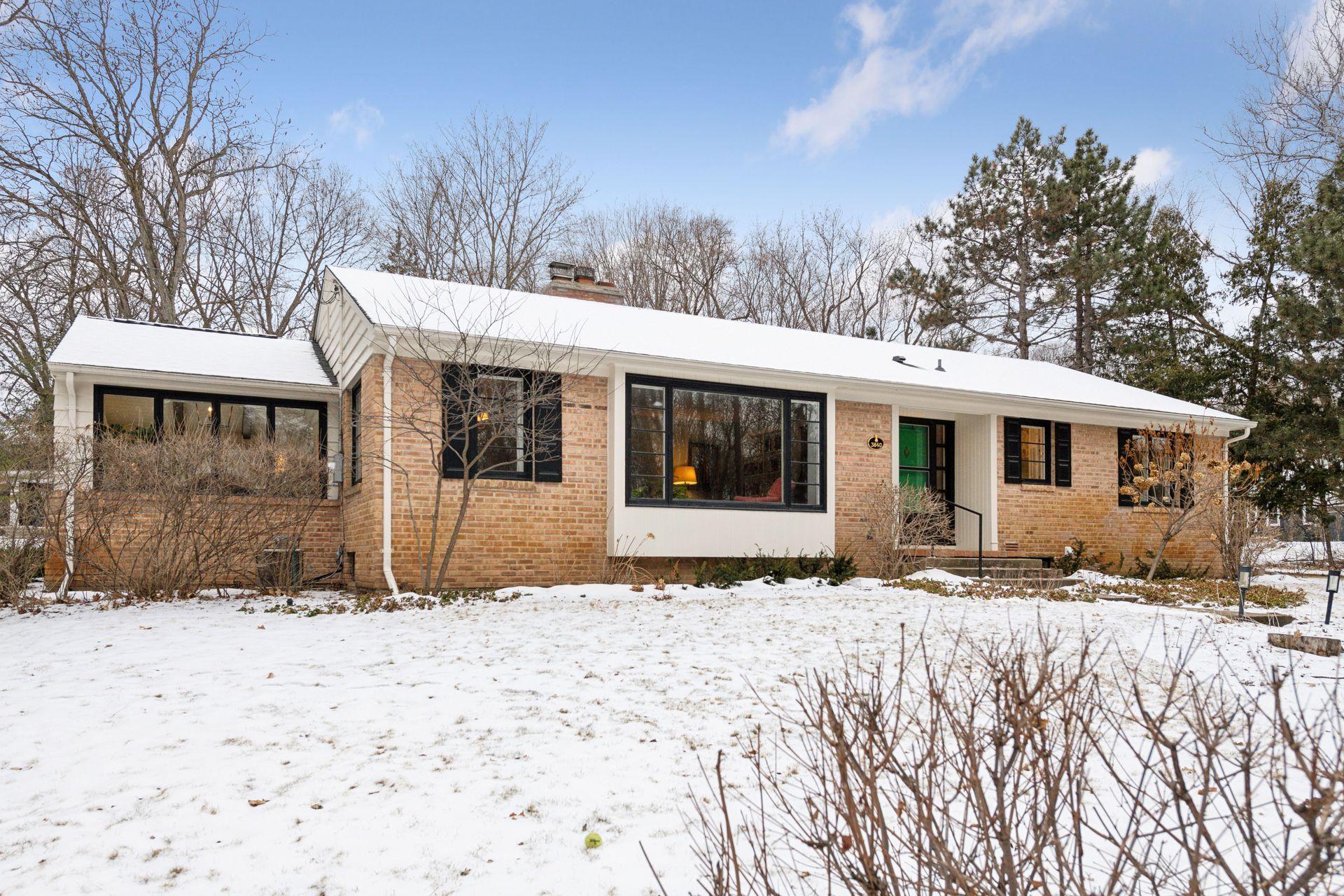 3840 Honeysuckle Road