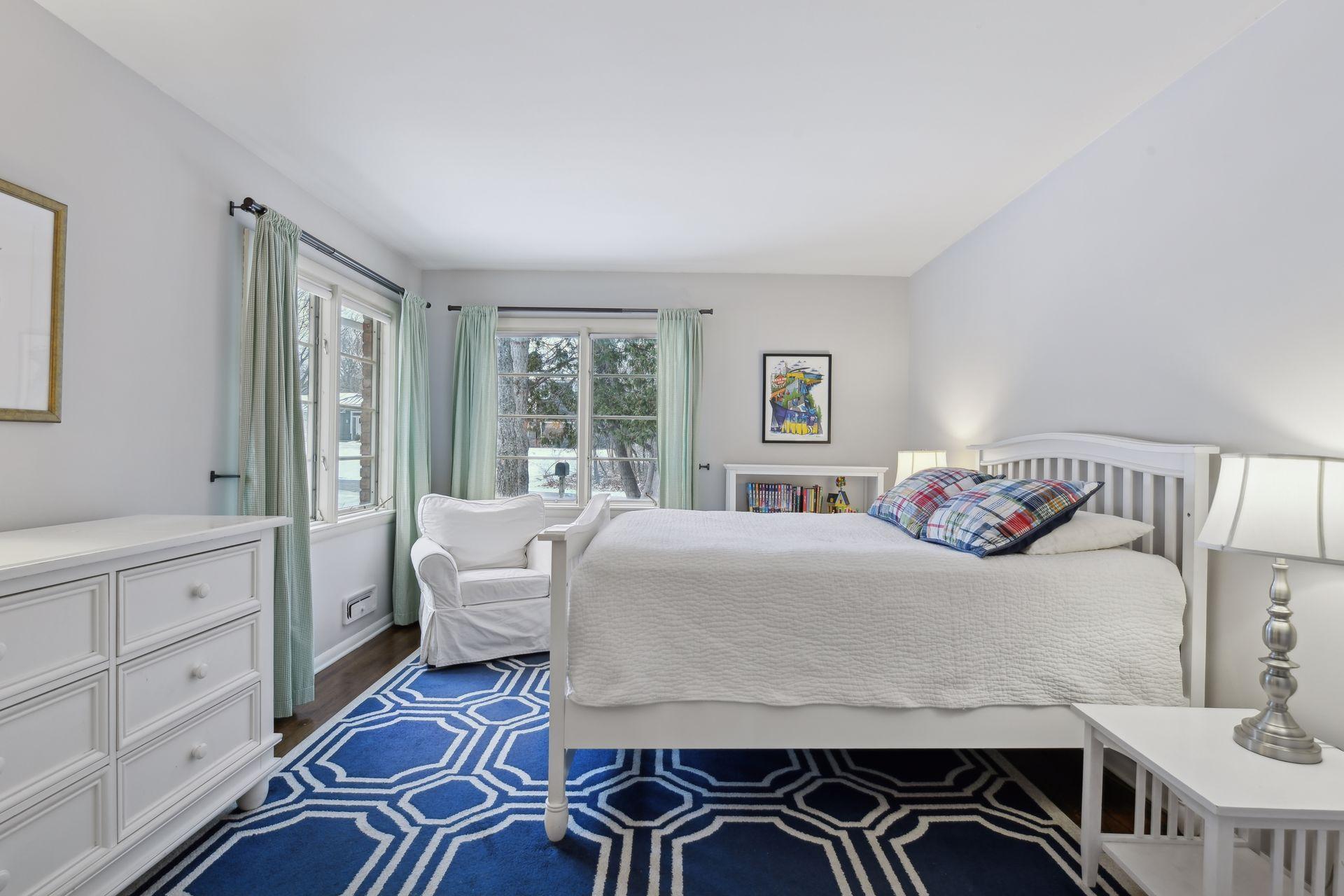 3840 Honeysuckle Road