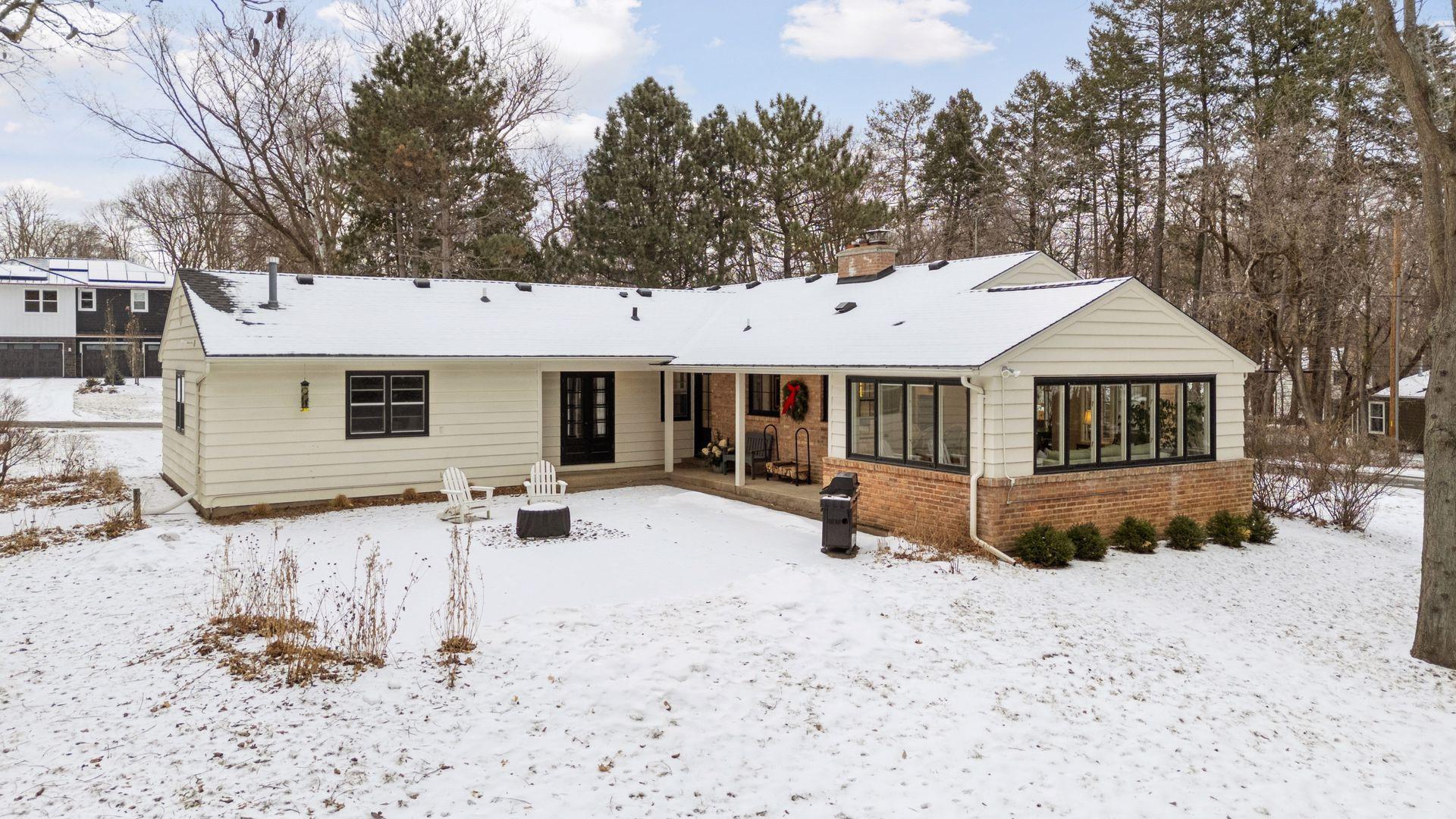 3840 Honeysuckle Road