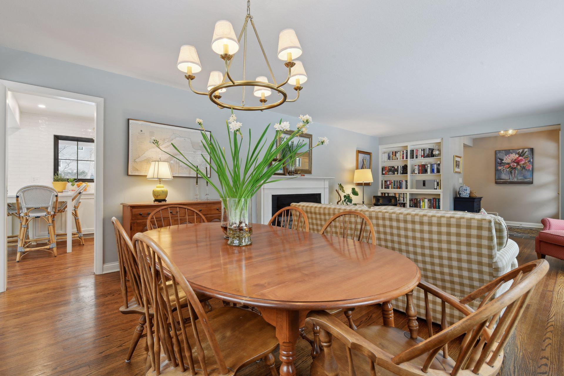 3840 Honeysuckle Road
