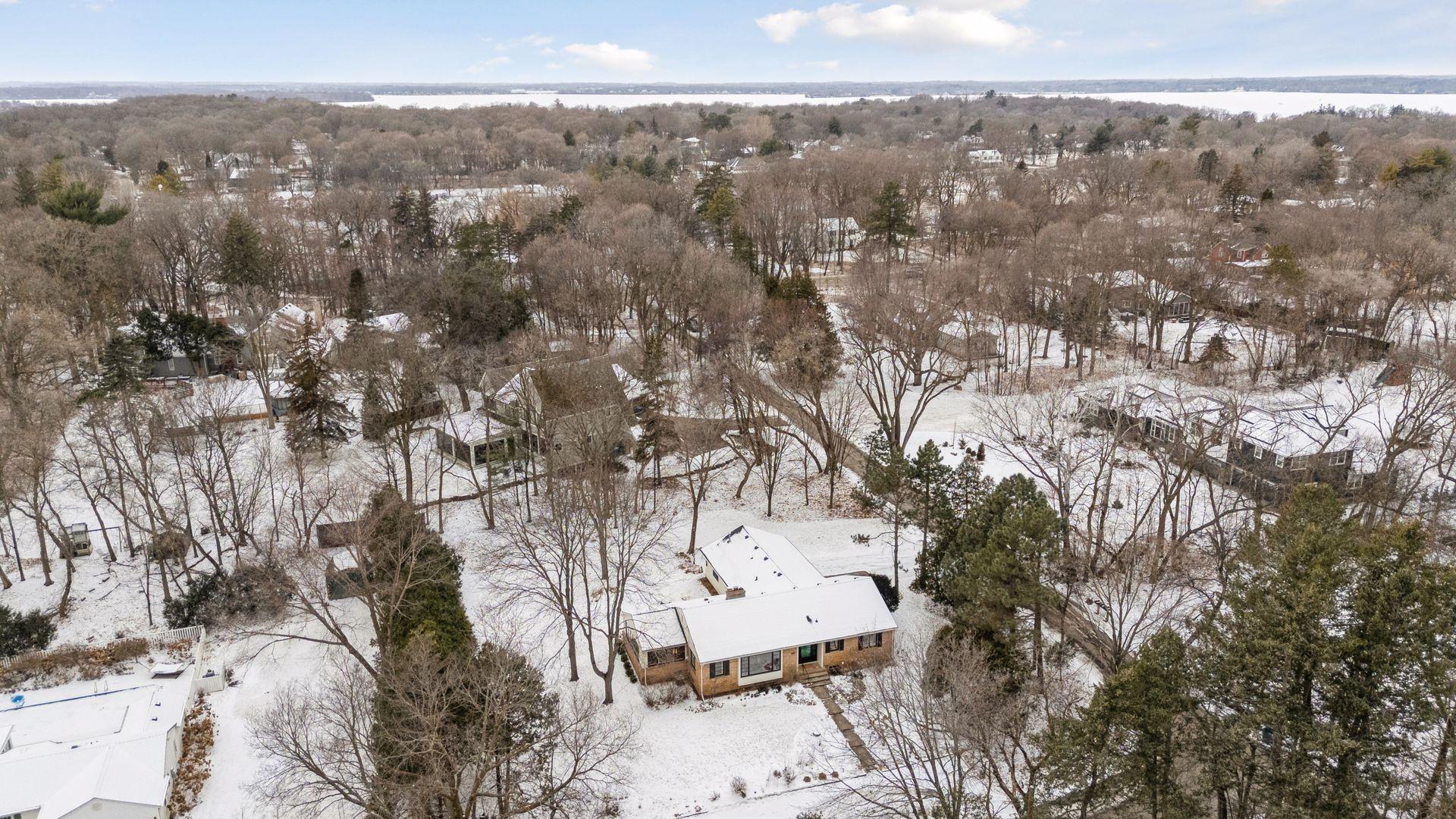 3840 Honeysuckle Road