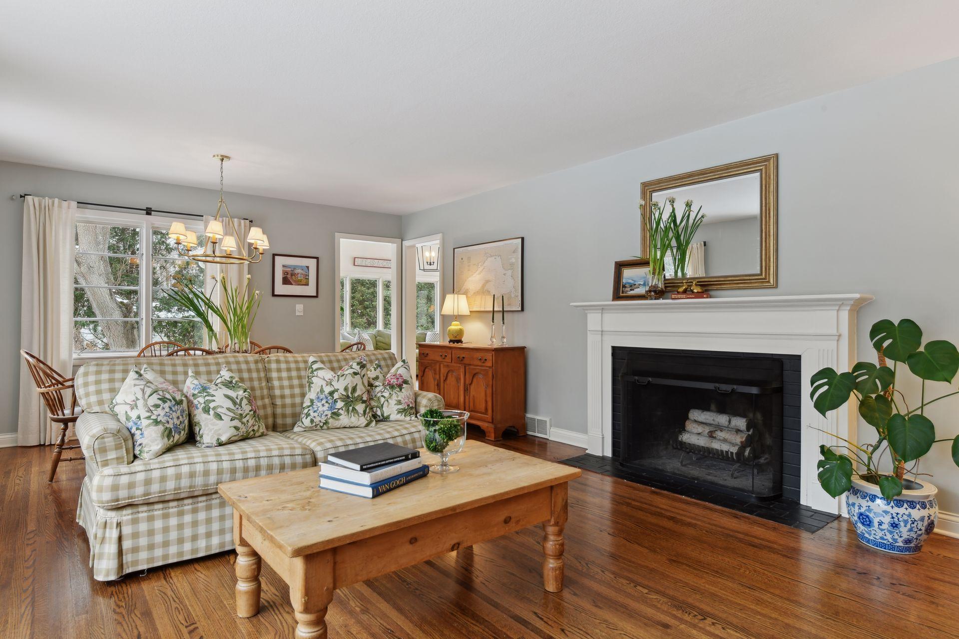 3840 Honeysuckle Road