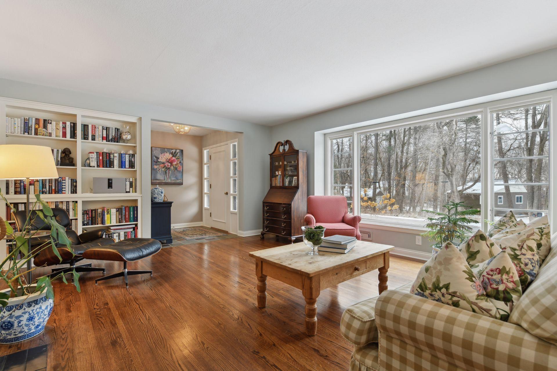 3840 Honeysuckle Road