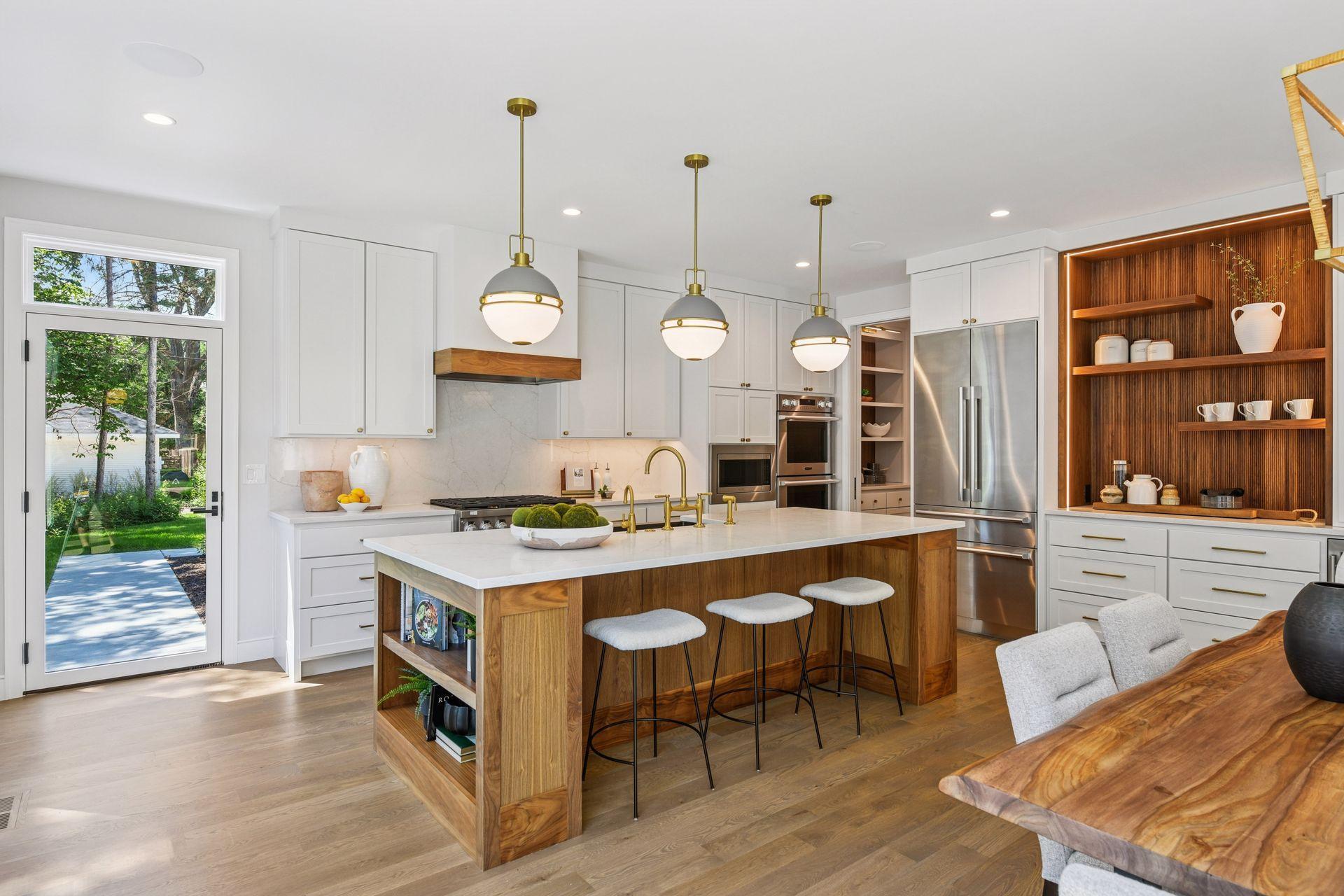 1984 Kenwood Parkway