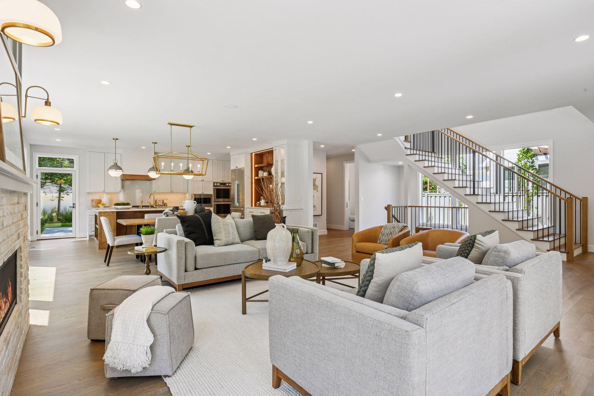 1984 Kenwood Parkway