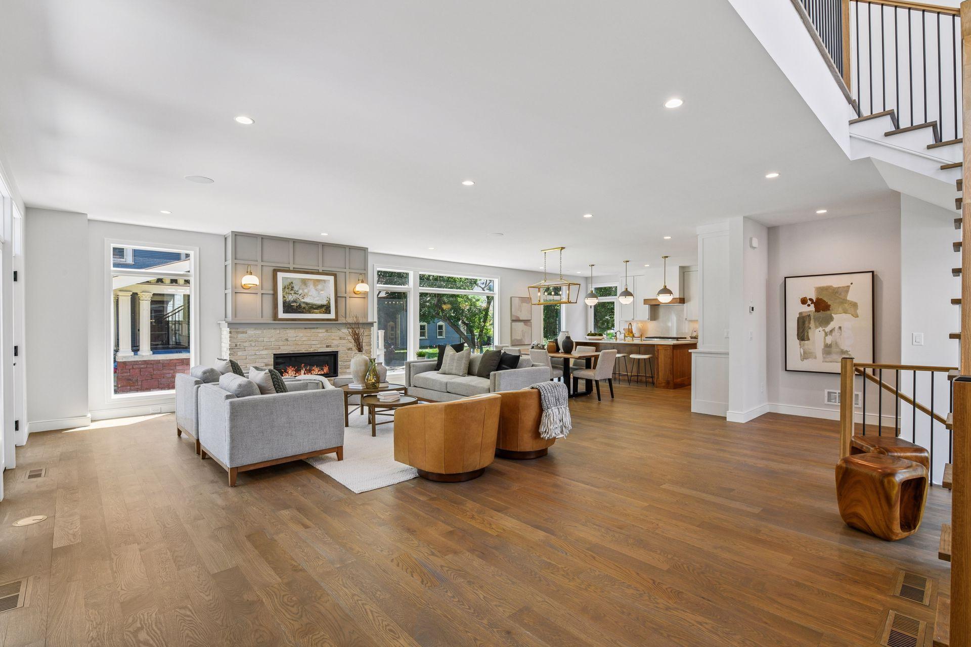 1984 Kenwood Parkway