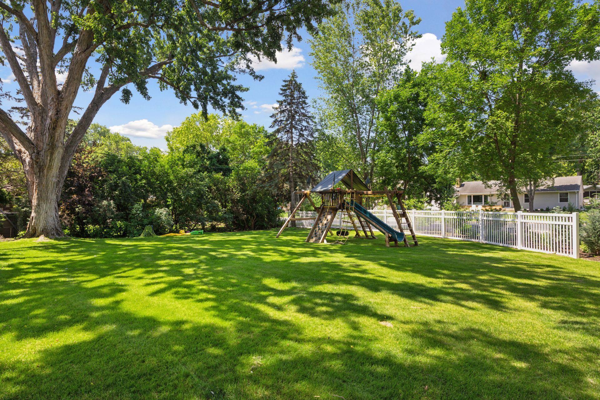 14 Woodland Road