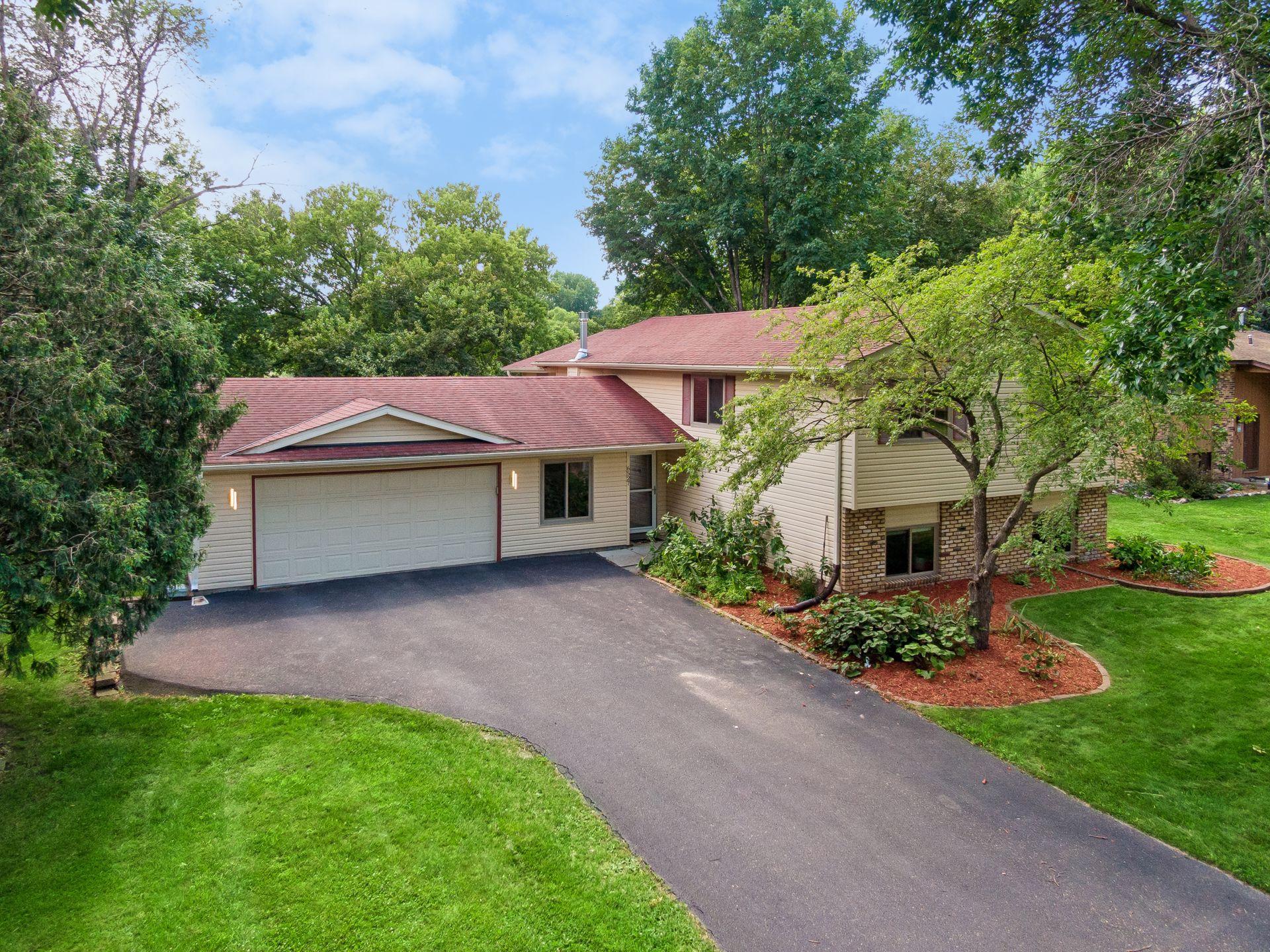 6527 Meadowlark Lane N