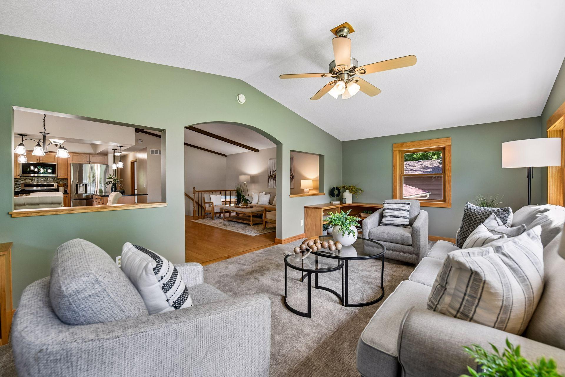 6527 Meadowlark Lane N
