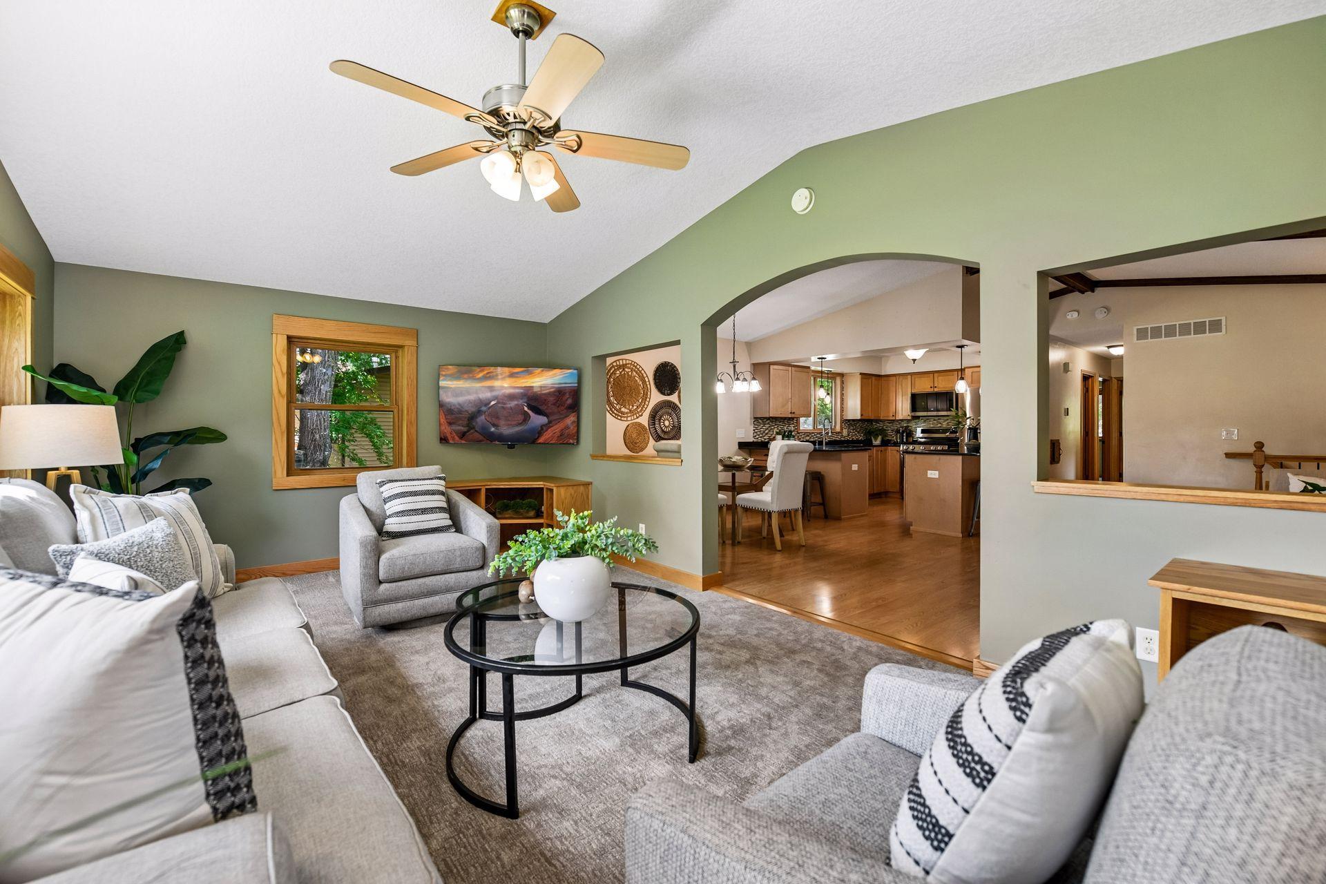 6527 Meadowlark Lane N