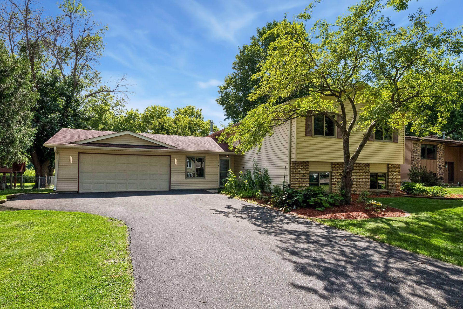 6527 Meadowlark Lane N
