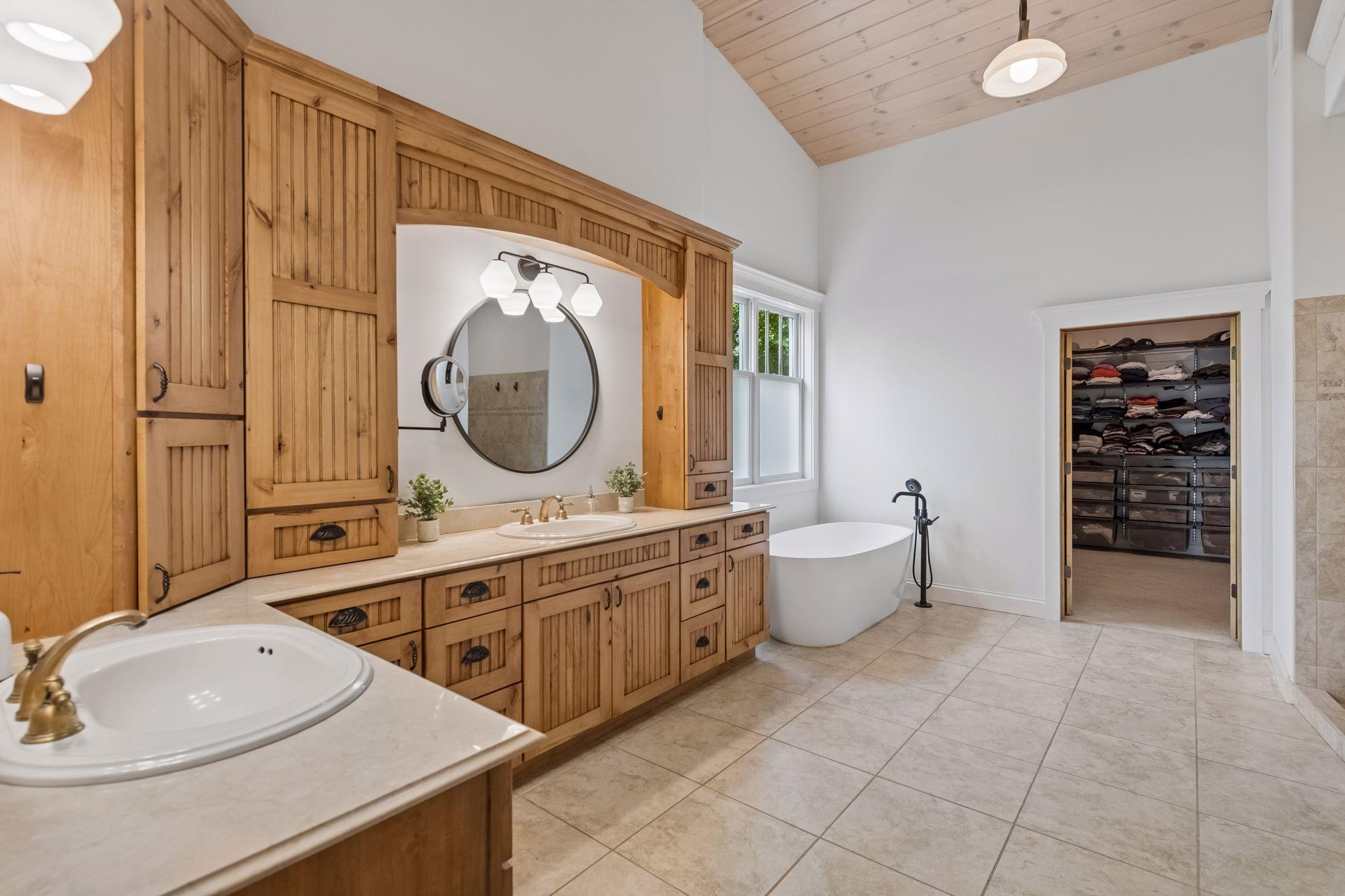 5140 Greenwood Circle