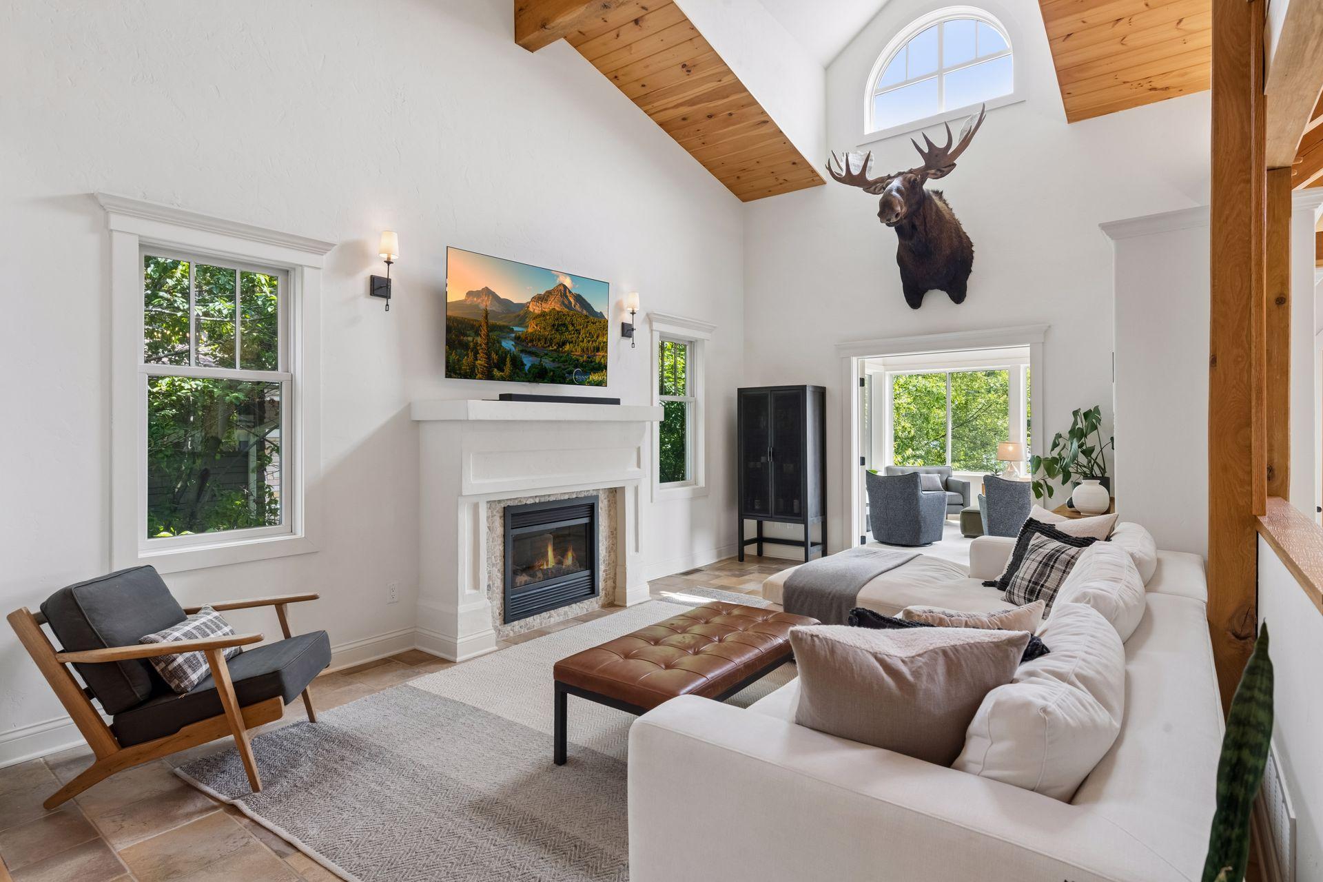 5140 Greenwood Circle
