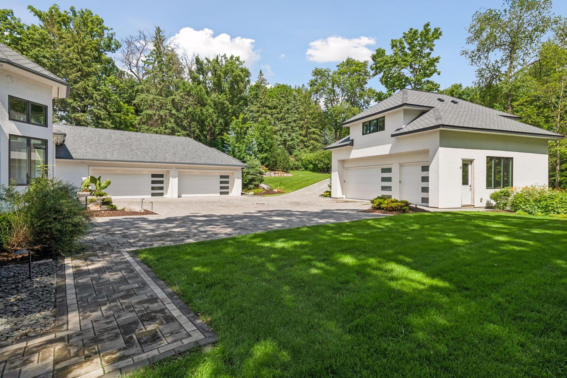4145 Trillium Lane E