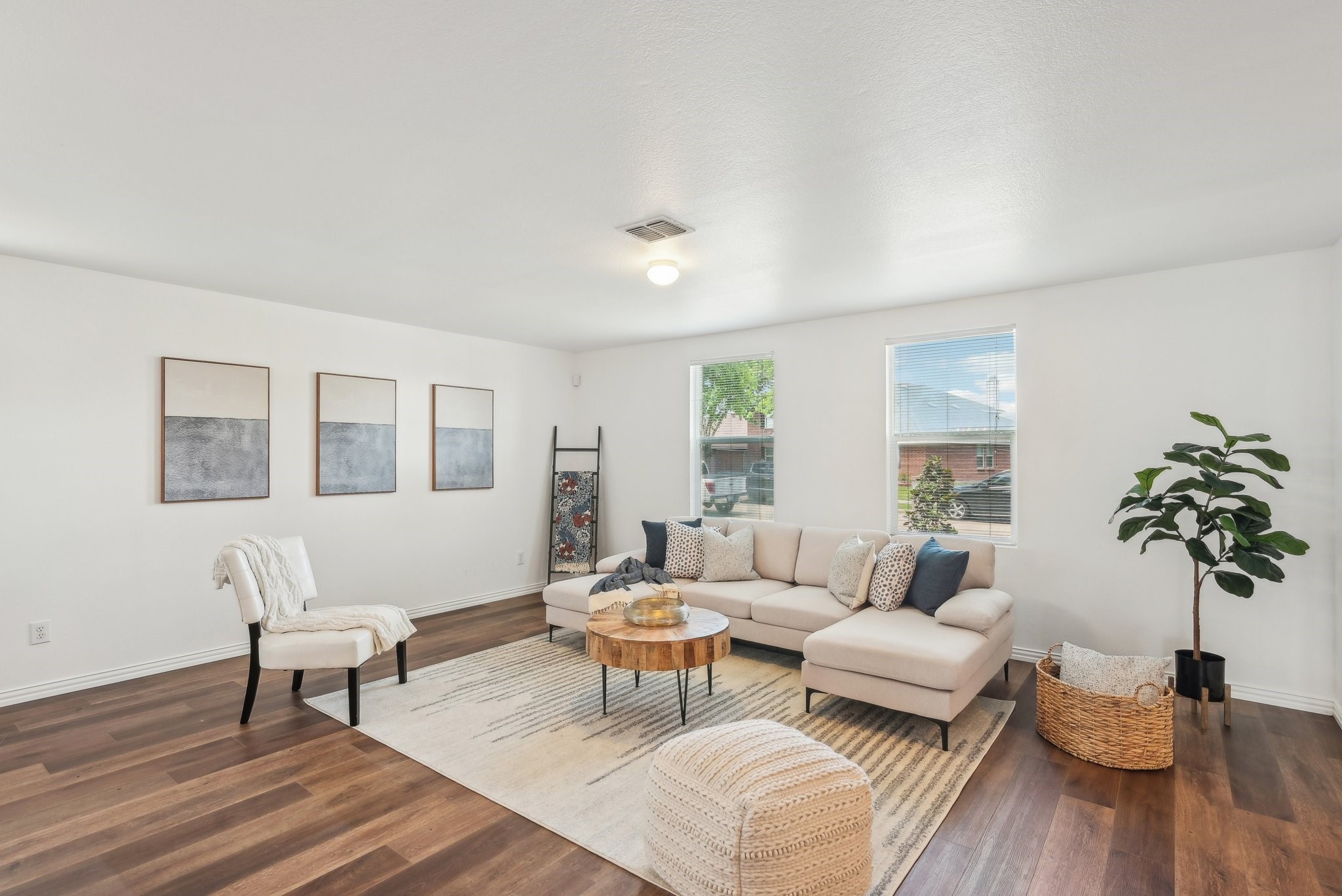 2905 Meadow Bluff Drive