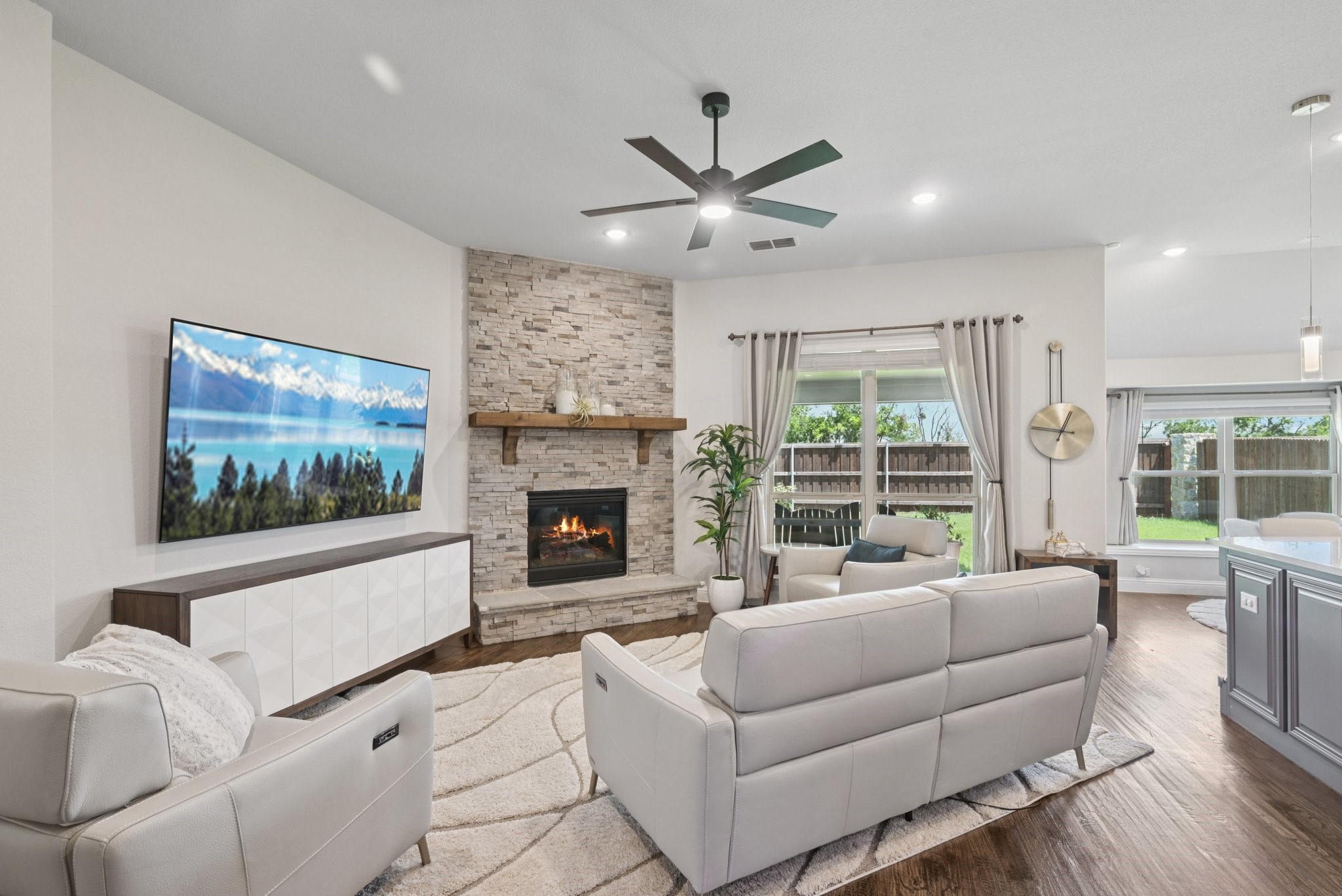 3116 Golden Sunset Court