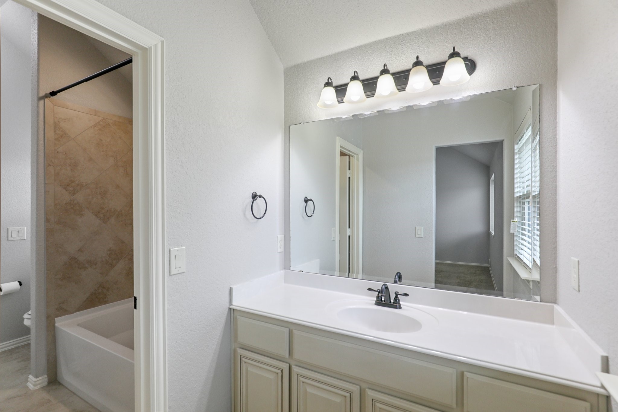 640 Tierra Vista Way