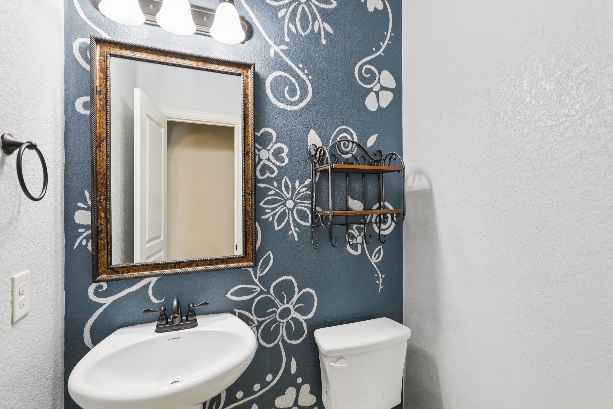 640 Tierra Vista Way