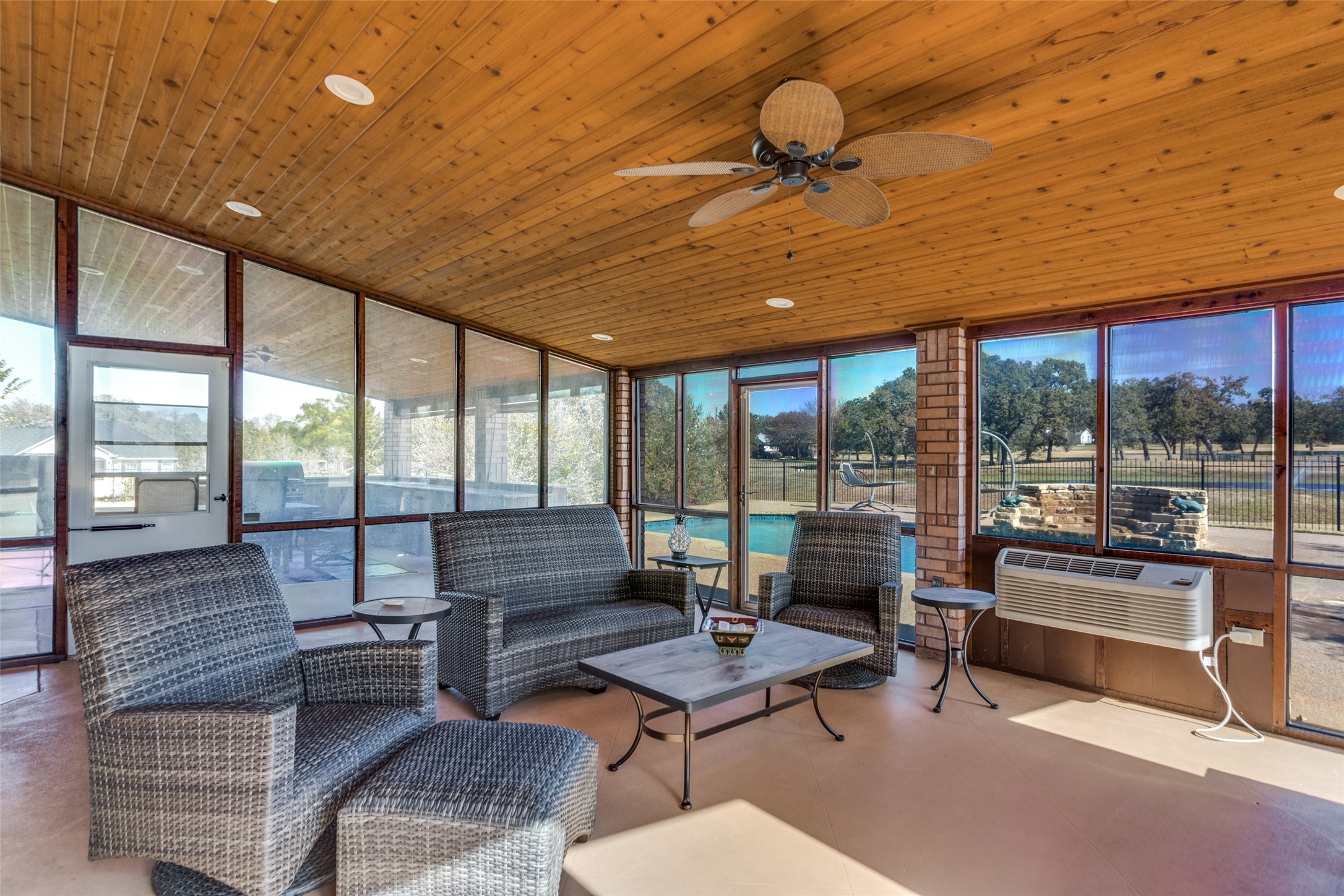 6035 Oak Hollow Drive