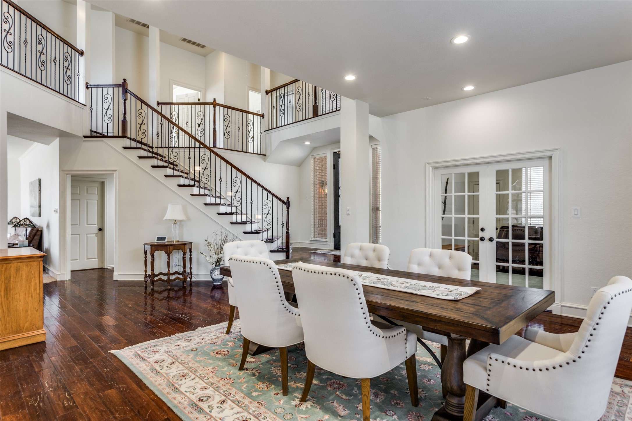 6035 Oak Hollow Drive