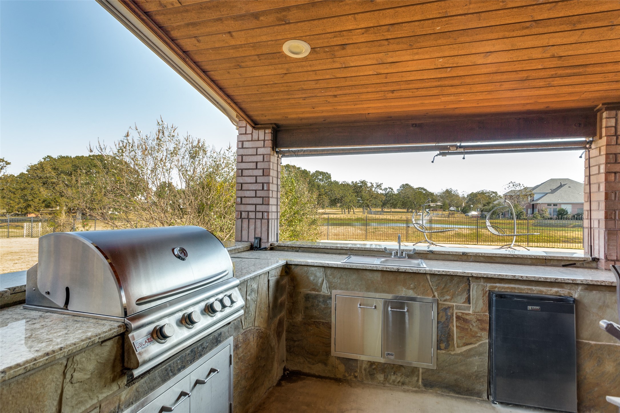 6035 Oak Hollow Drive