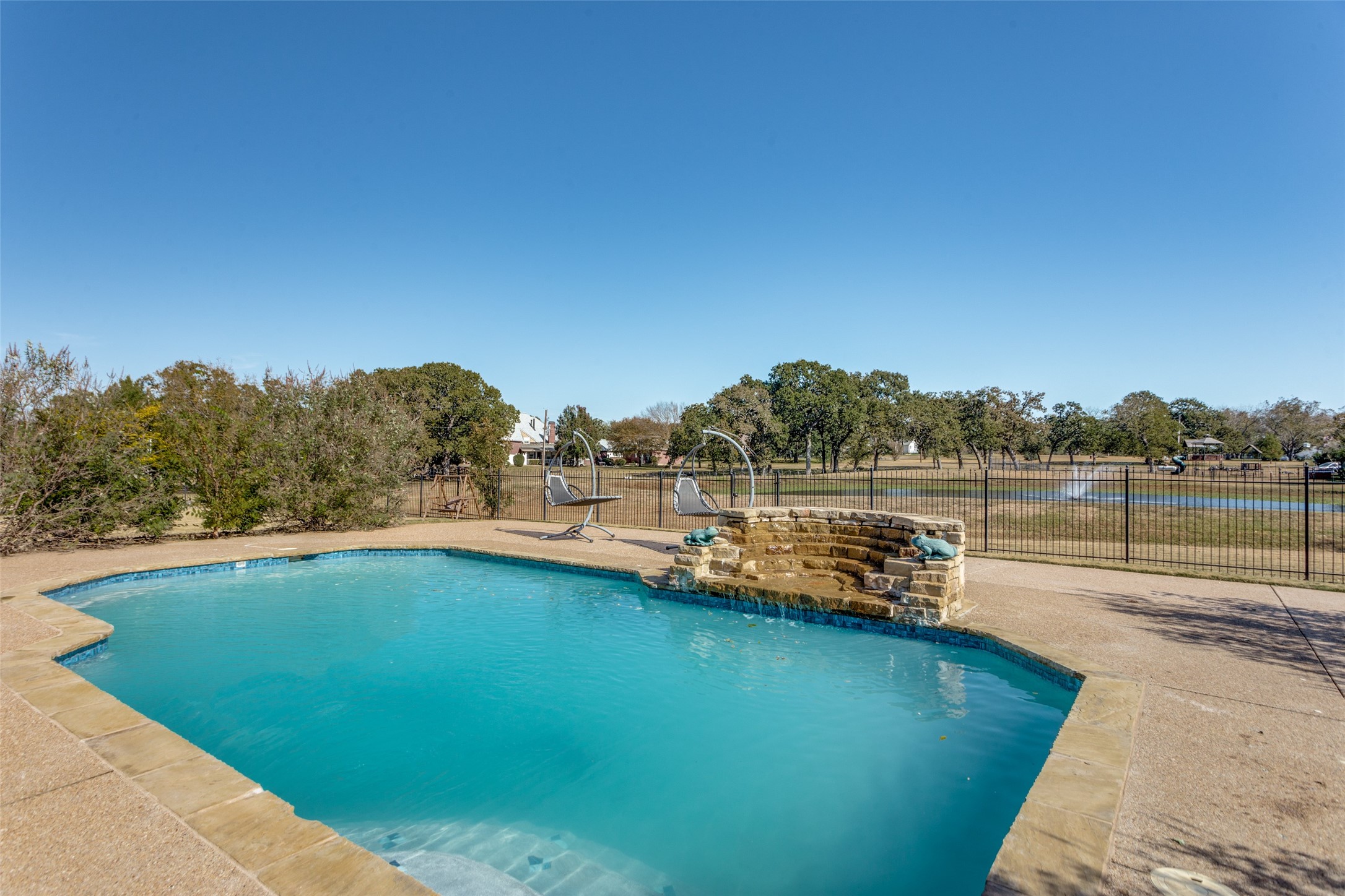 6035 Oak Hollow Drive