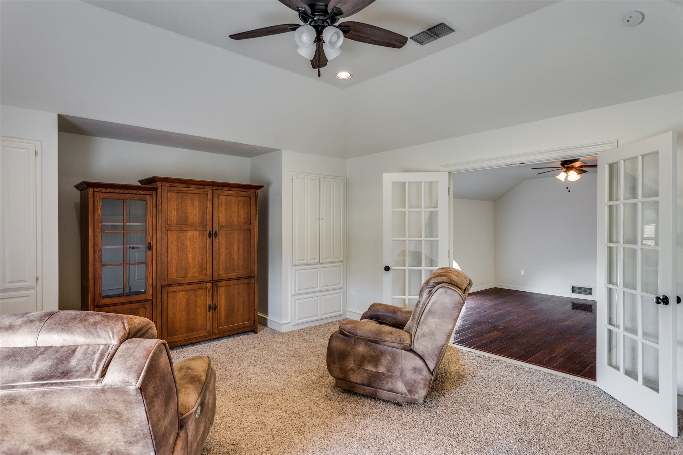 6035 Oak Hollow Drive