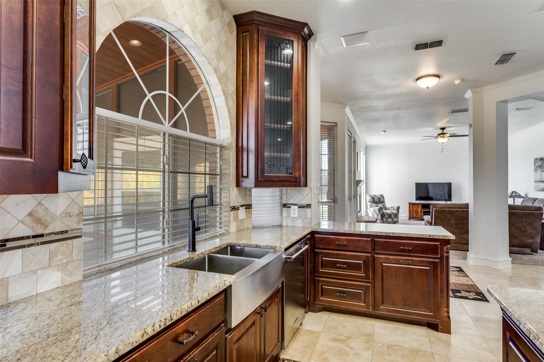 6035 Oak Hollow Drive