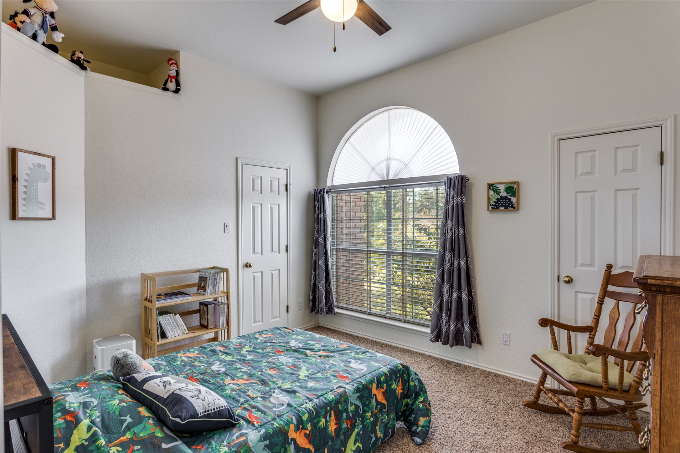 6035 Oak Hollow Drive