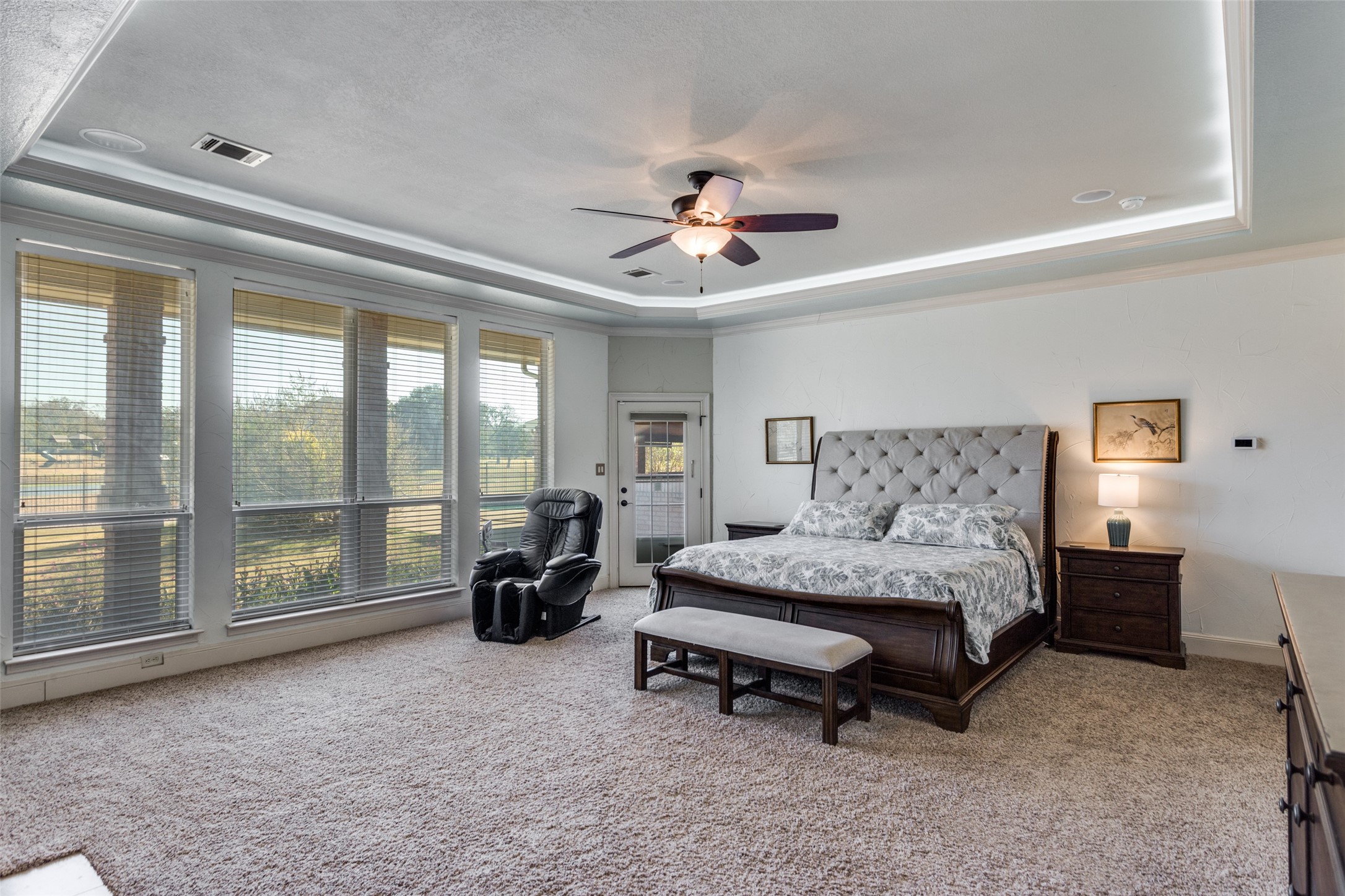 6035 Oak Hollow Drive