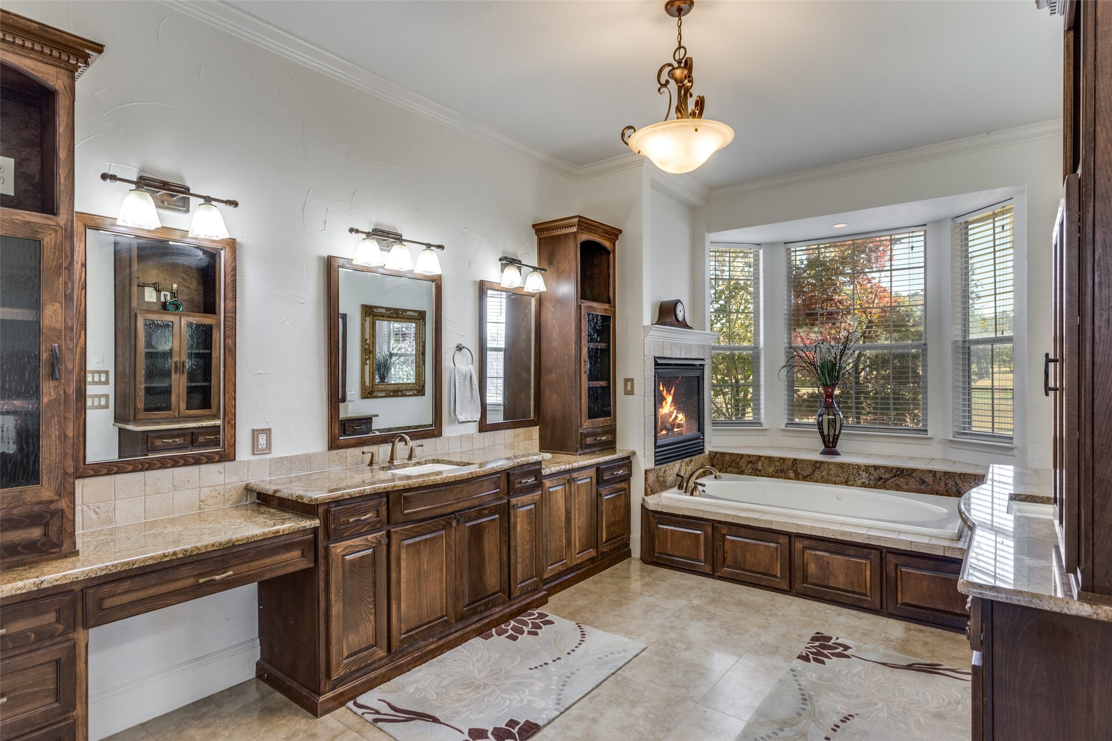 6035 Oak Hollow Drive