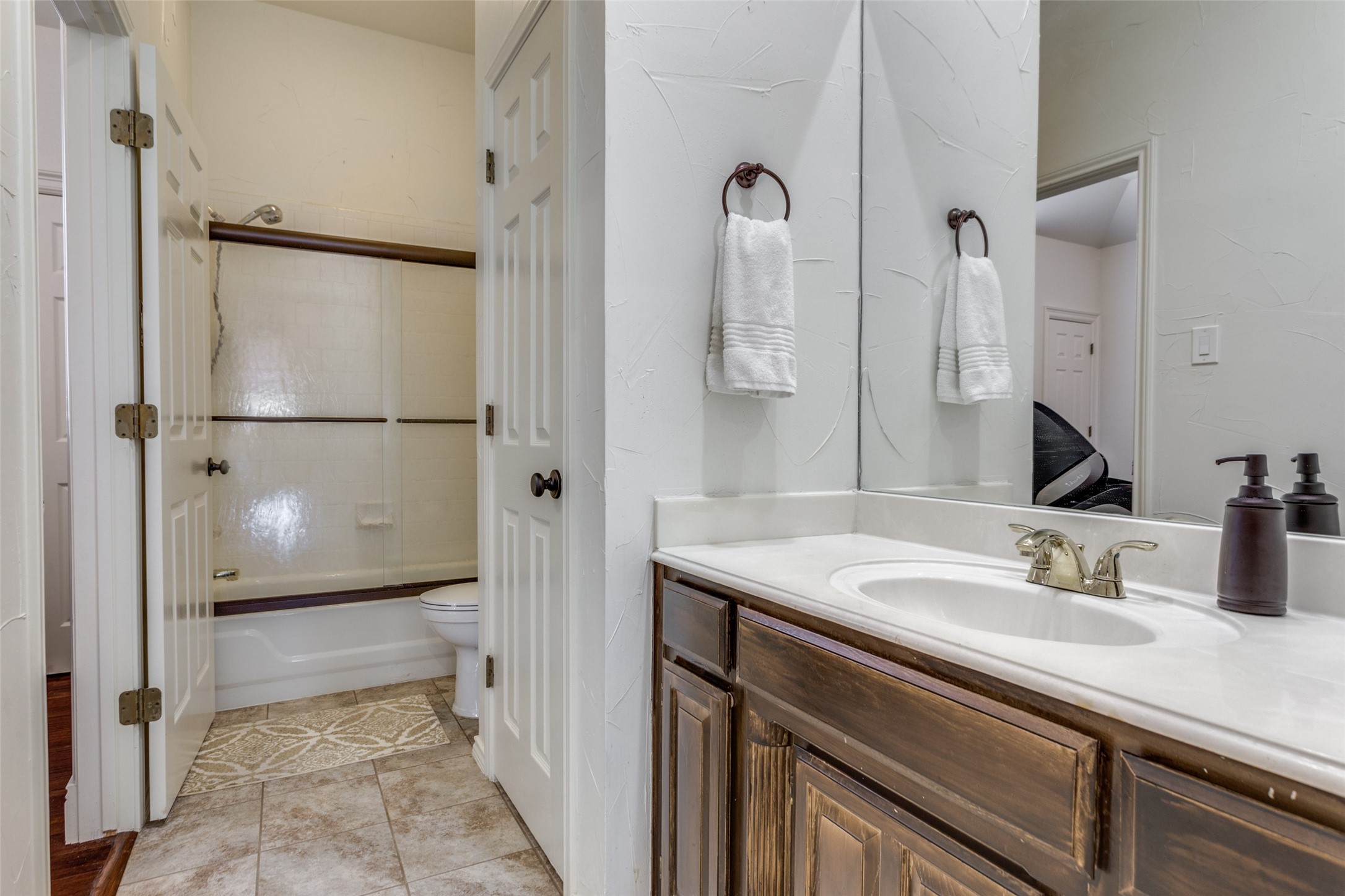 6035 Oak Hollow Drive