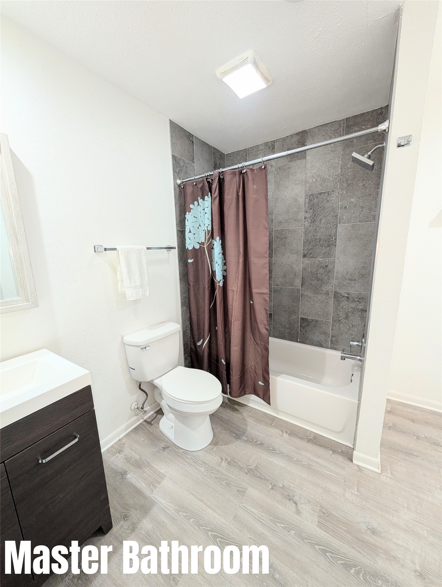 2410 Royal Acres Drive