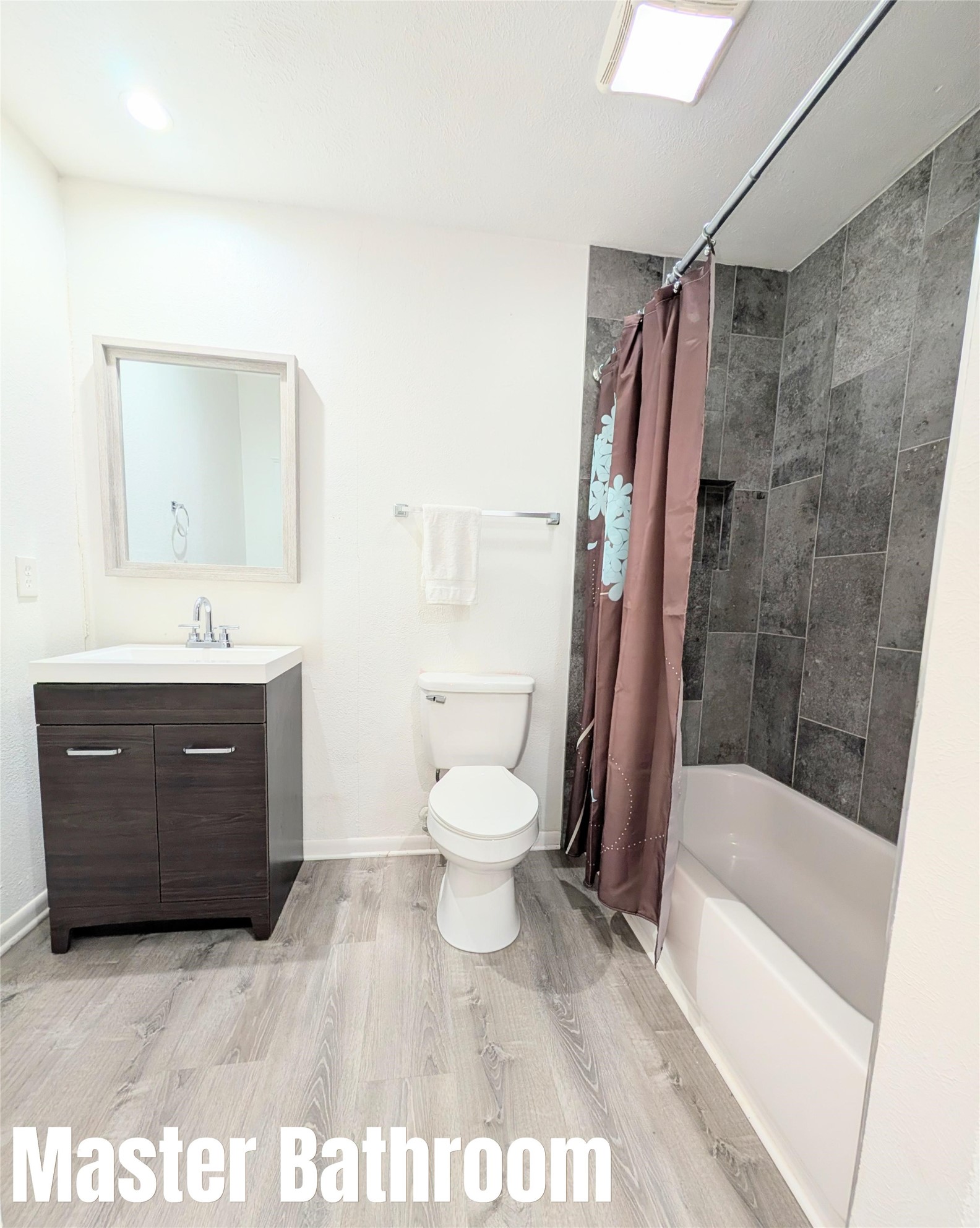 2410 Royal Acres Drive