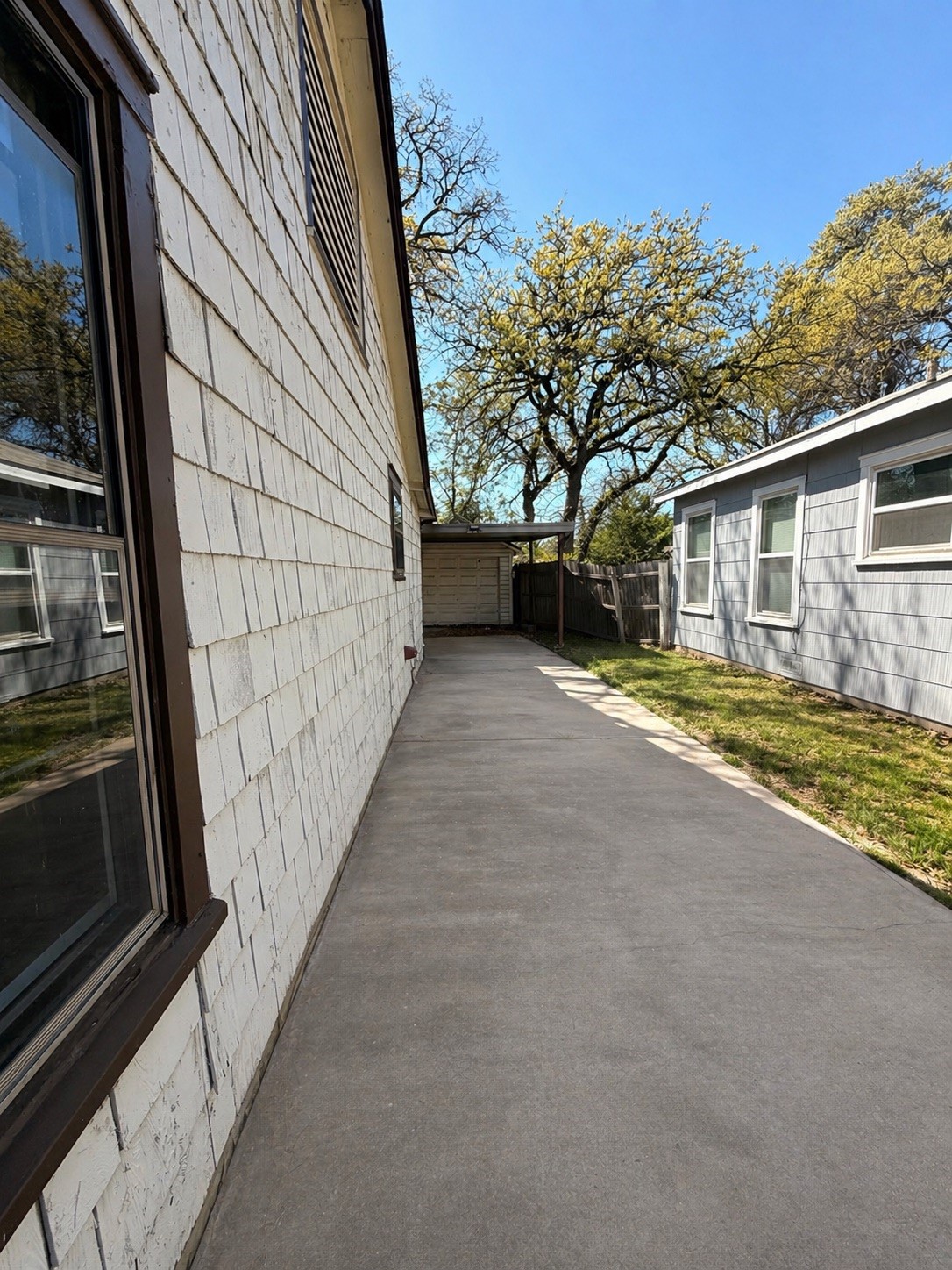 1801 Robinwood Drive