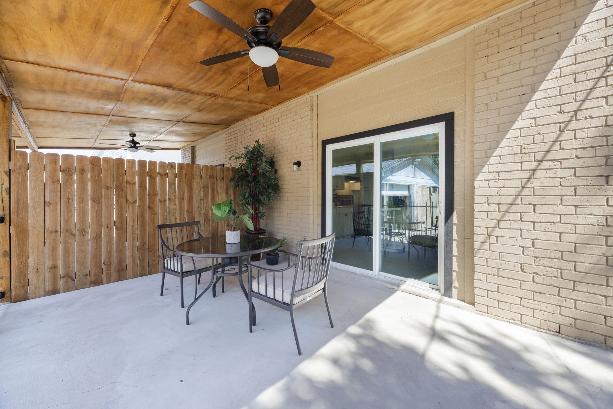 2406 Hollandale Circle
