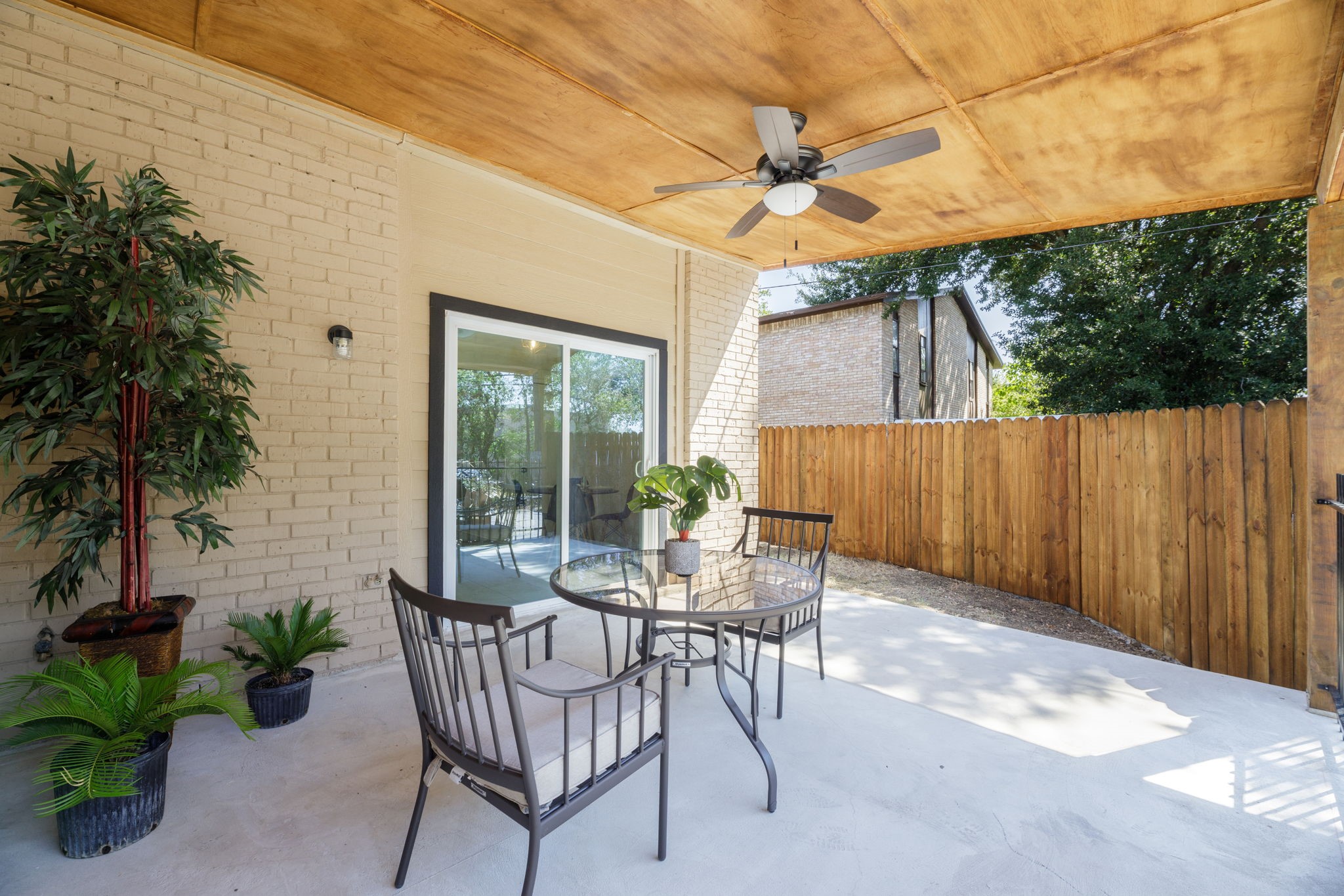 2406 Hollandale Circle