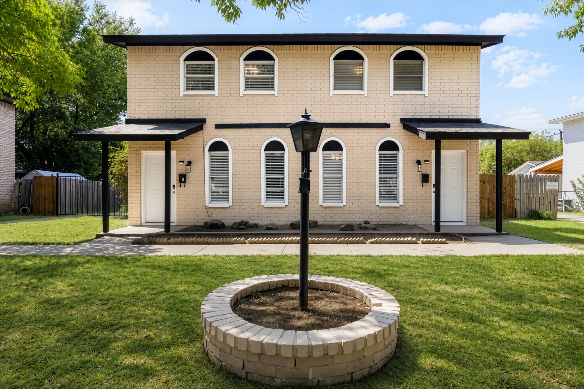 2406 Hollandale Circle