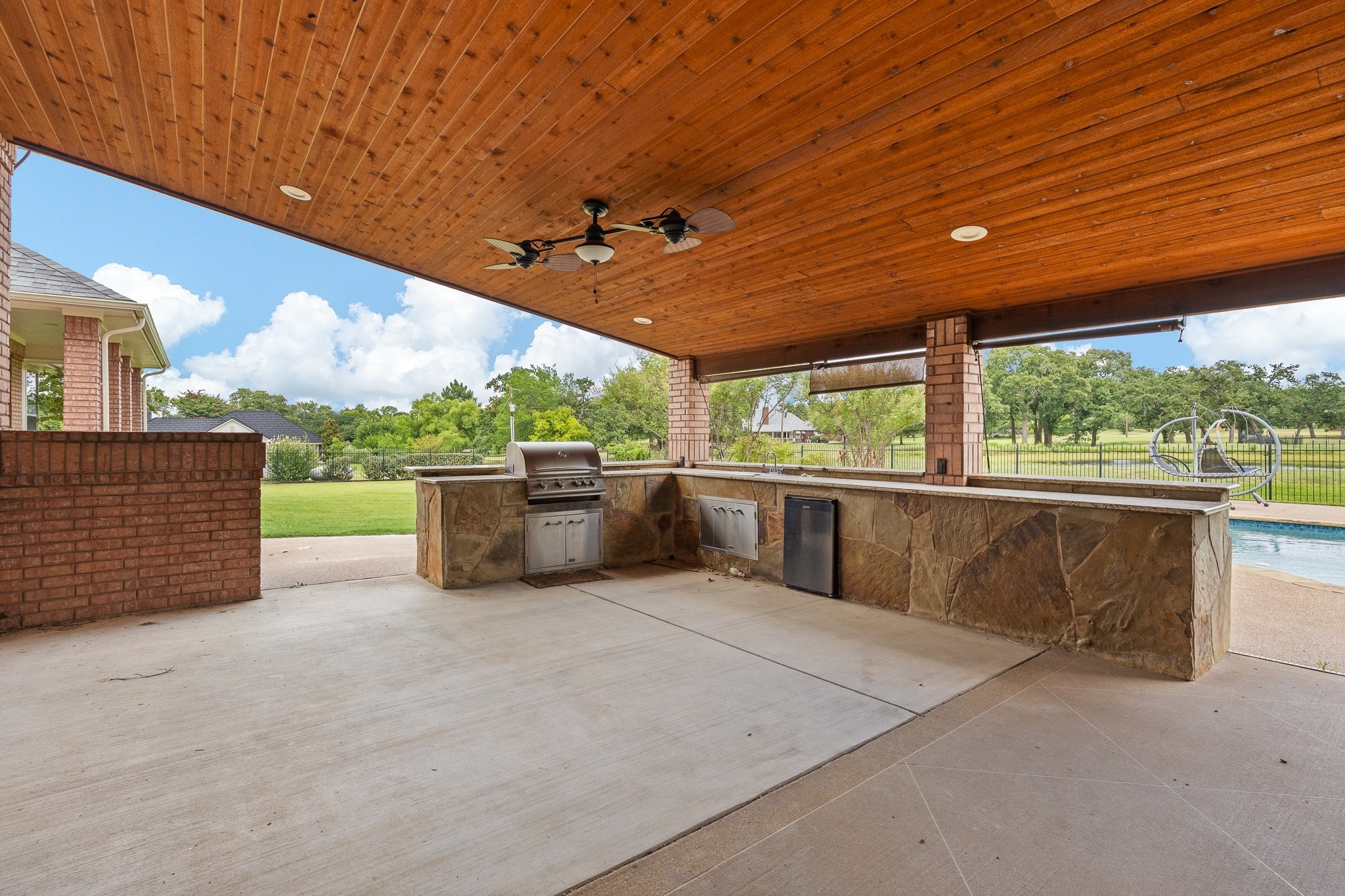 6035 Oak Hollow Drive