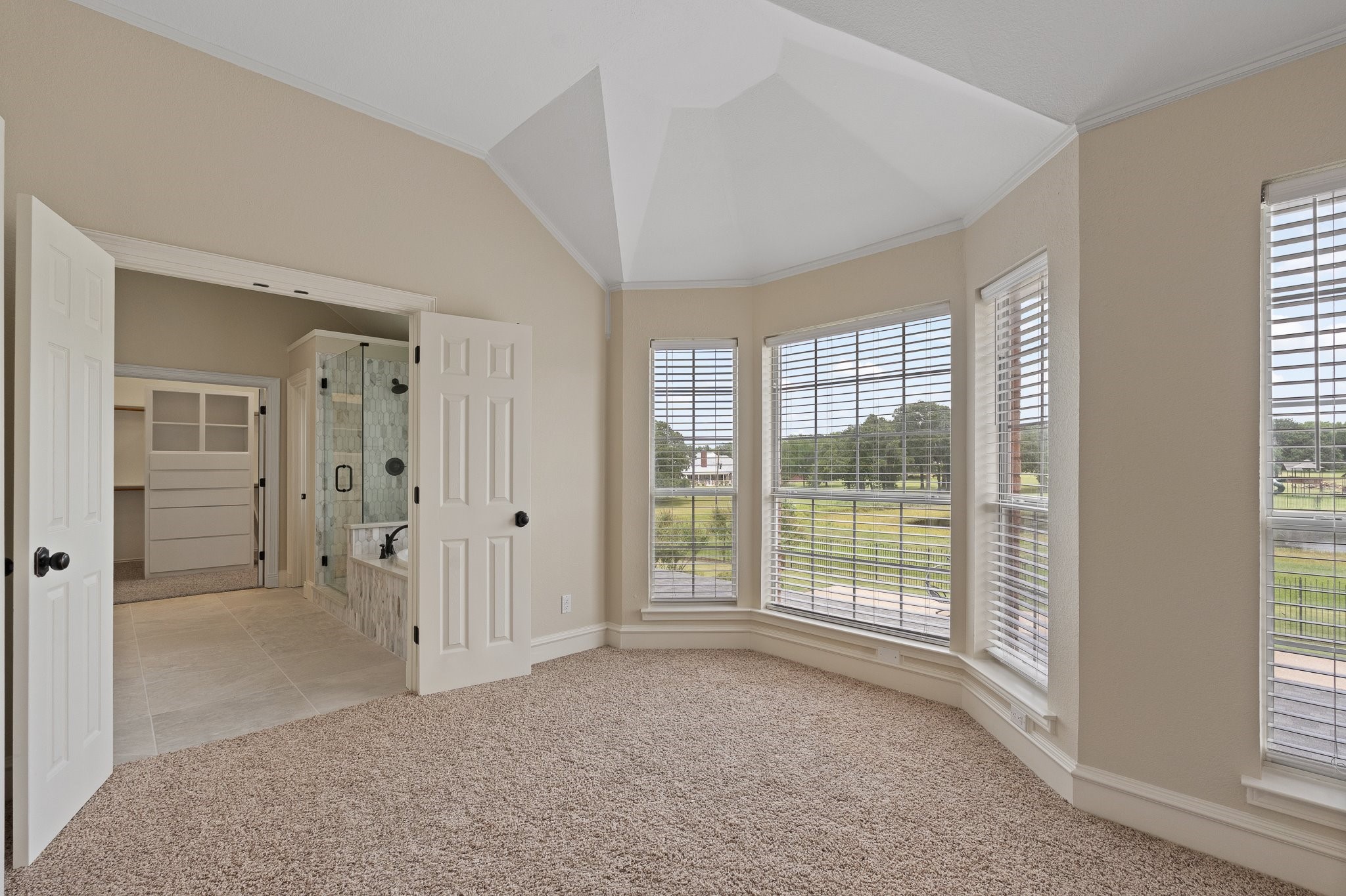 6035 Oak Hollow Drive