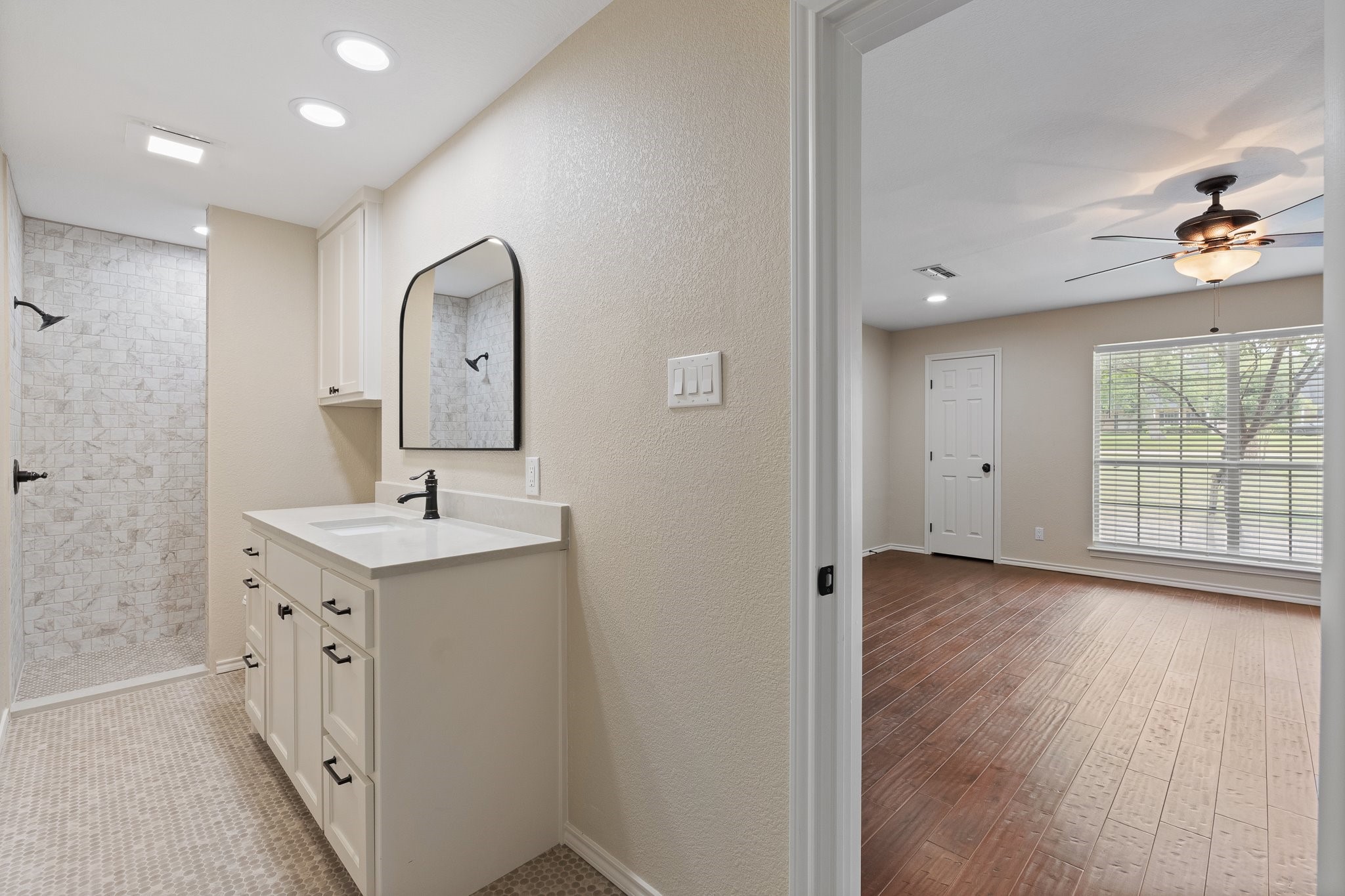 6035 Oak Hollow Drive