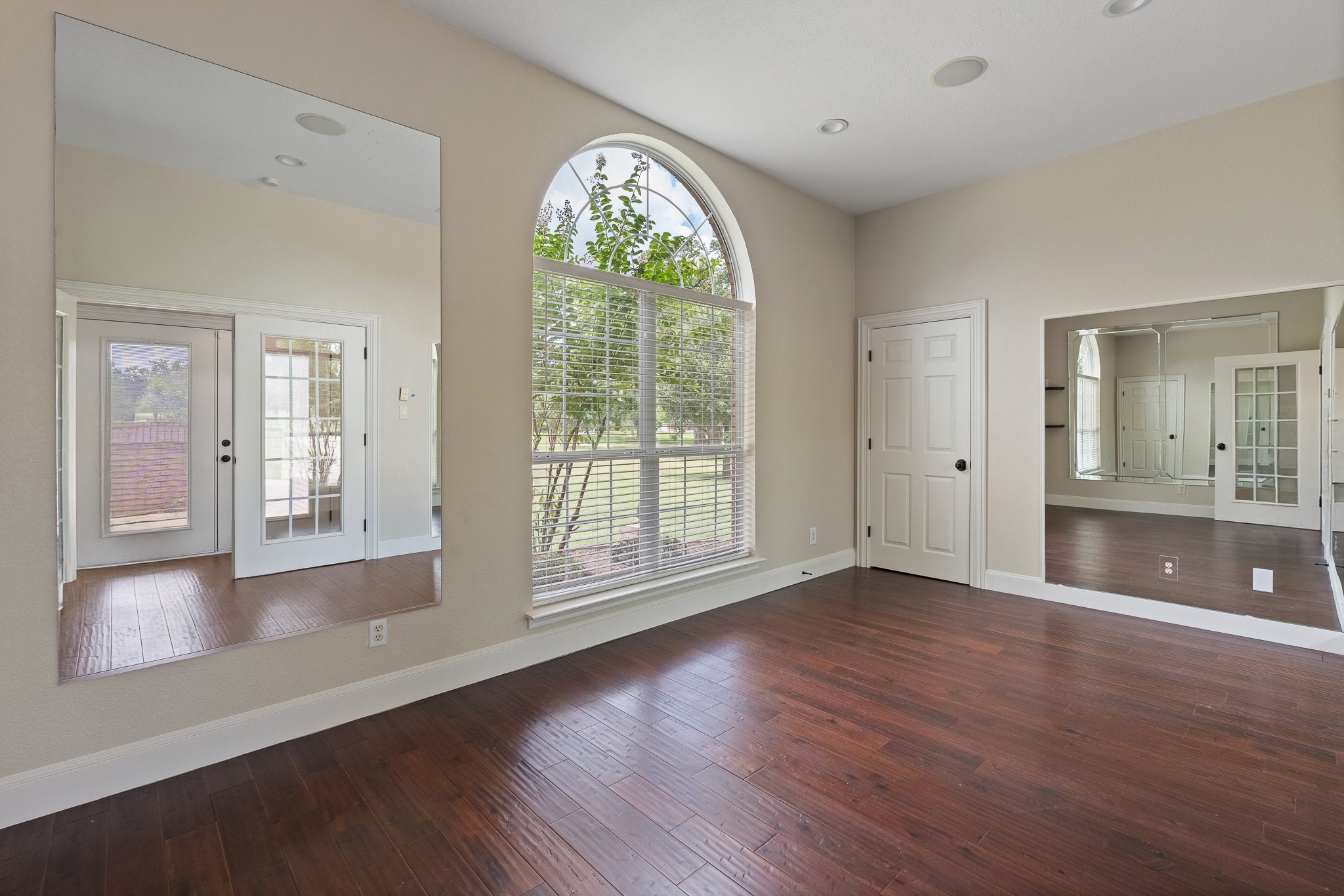 6035 Oak Hollow Drive