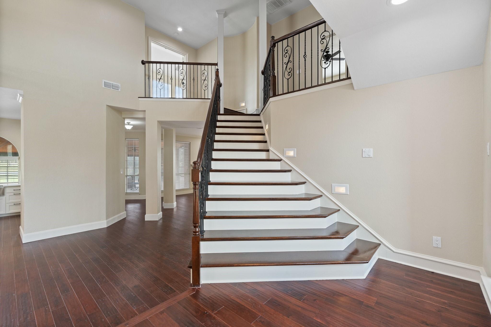6035 Oak Hollow Drive
