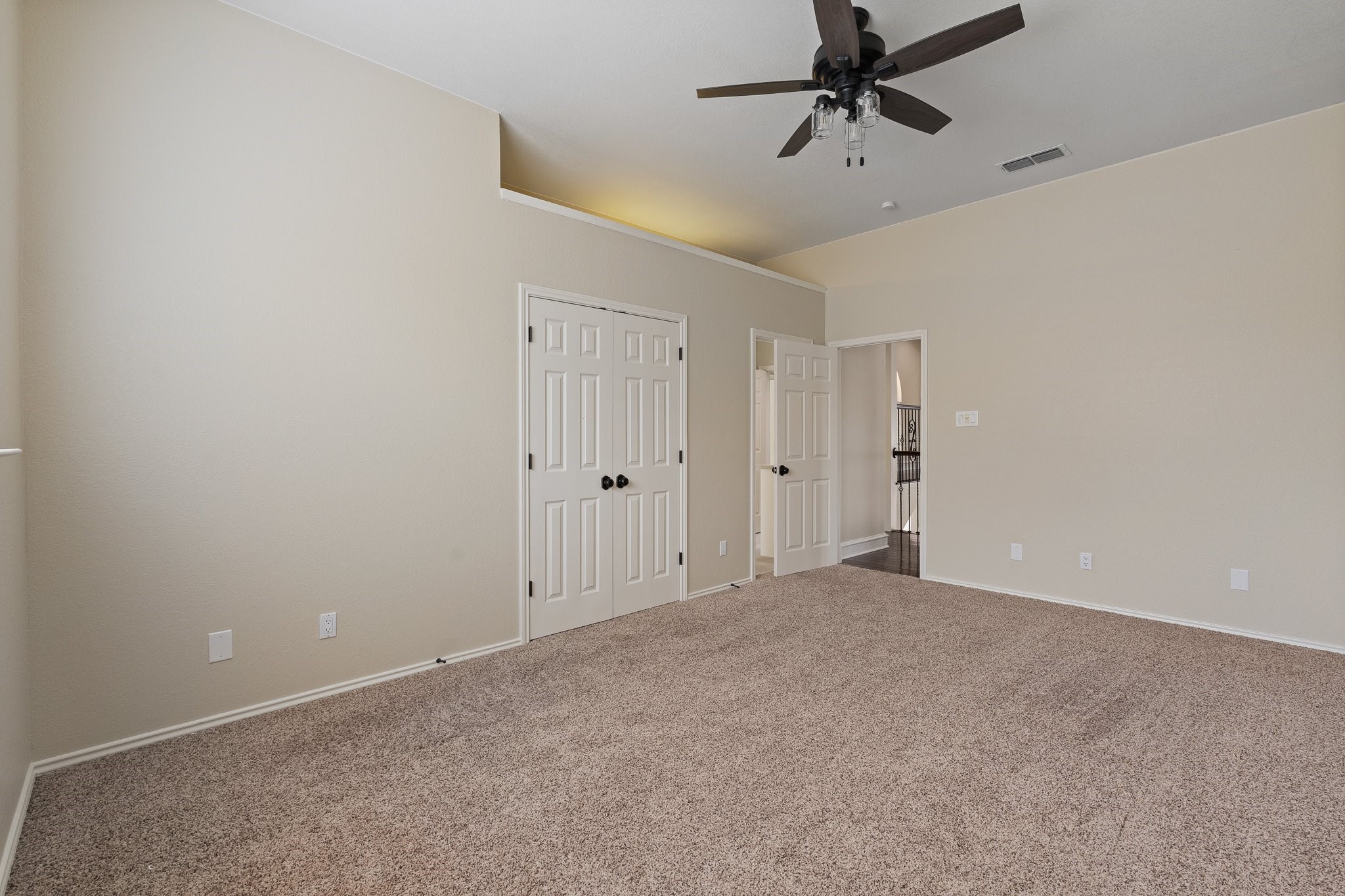 6035 Oak Hollow Drive