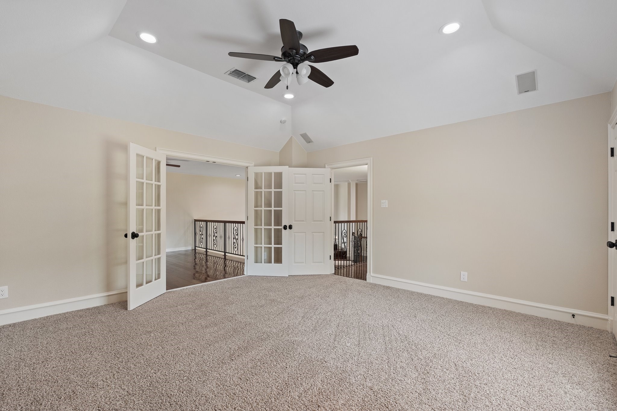 6035 Oak Hollow Drive
