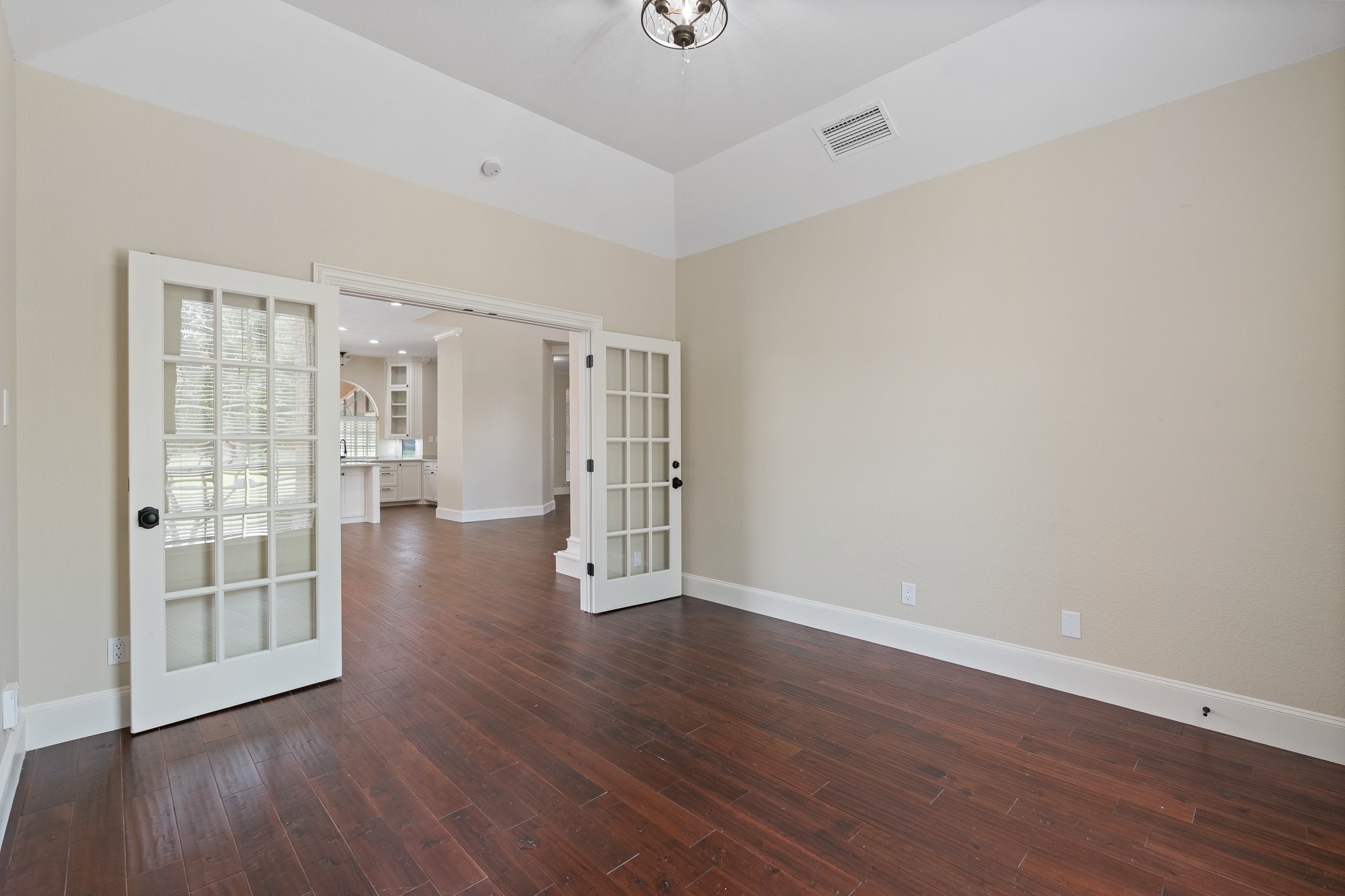 6035 Oak Hollow Drive