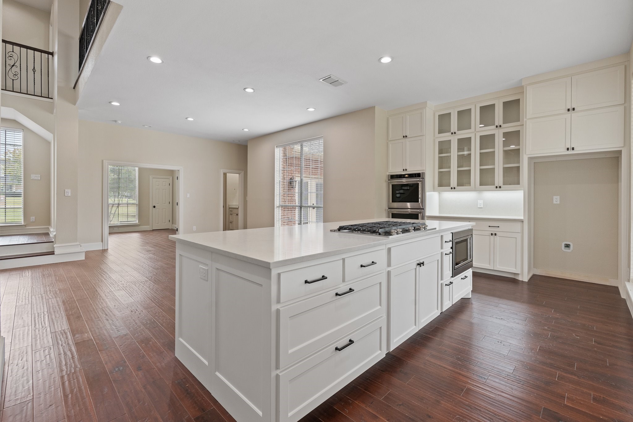 6035 Oak Hollow Drive