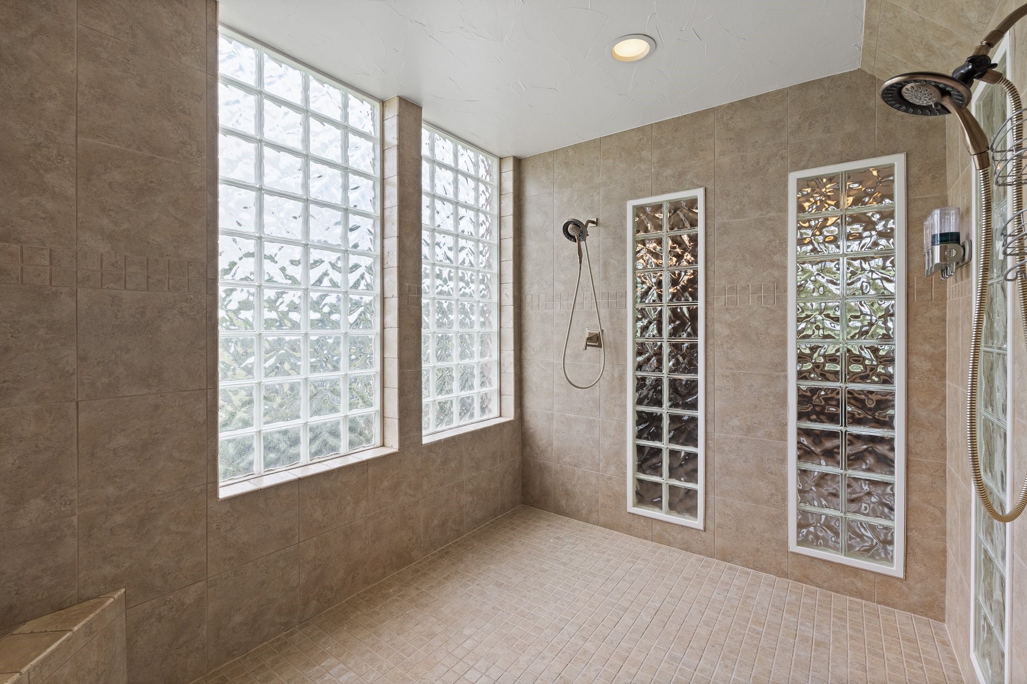 6035 Oak Hollow Drive